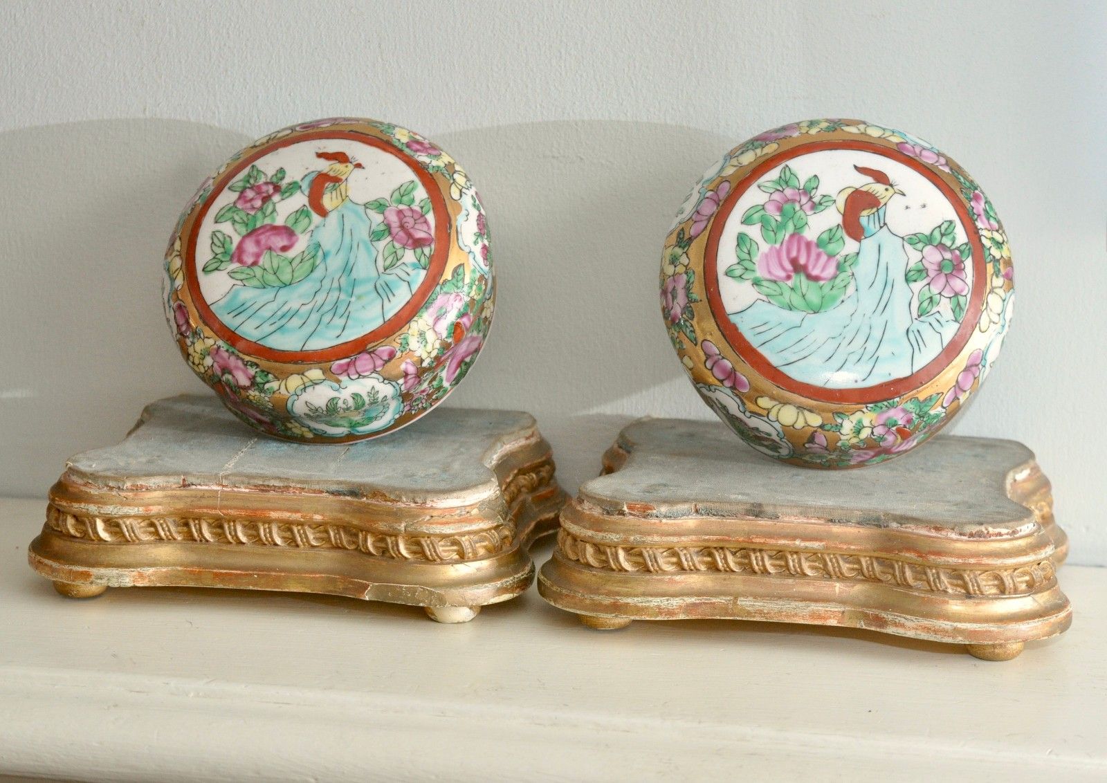 A Large Pair Of Cantonese Export Lidded Ginger (Fencai) Jars, Famille Rose photo 145.0