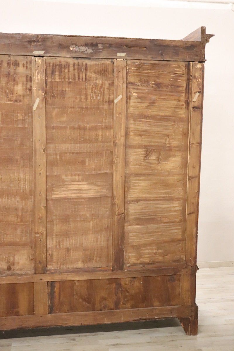 photo furniture Large Antique 19th Century 4 Door Wardrobe In Walnut