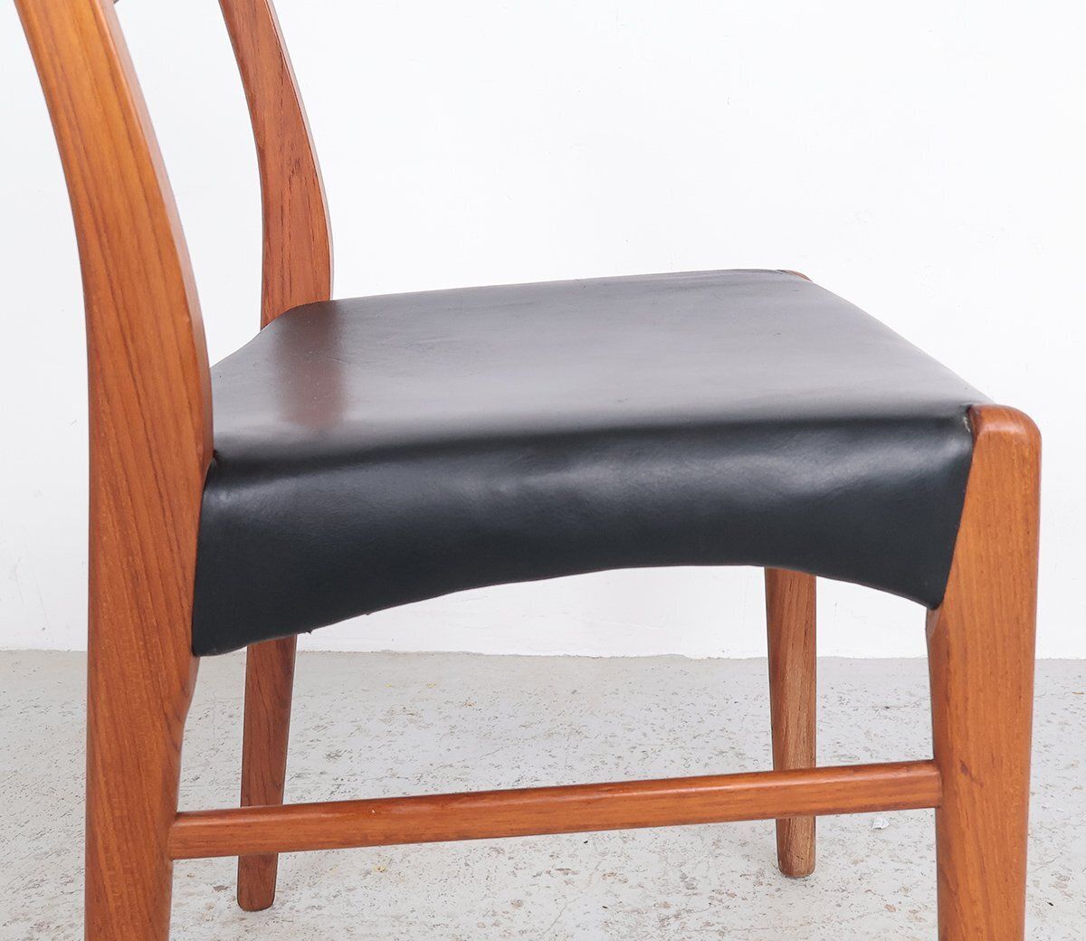 photo furniture Teak And Leather Chairs By Arne Wahl Iversen For Glyngøre Stolefabrik, 1960s, Set Of 3