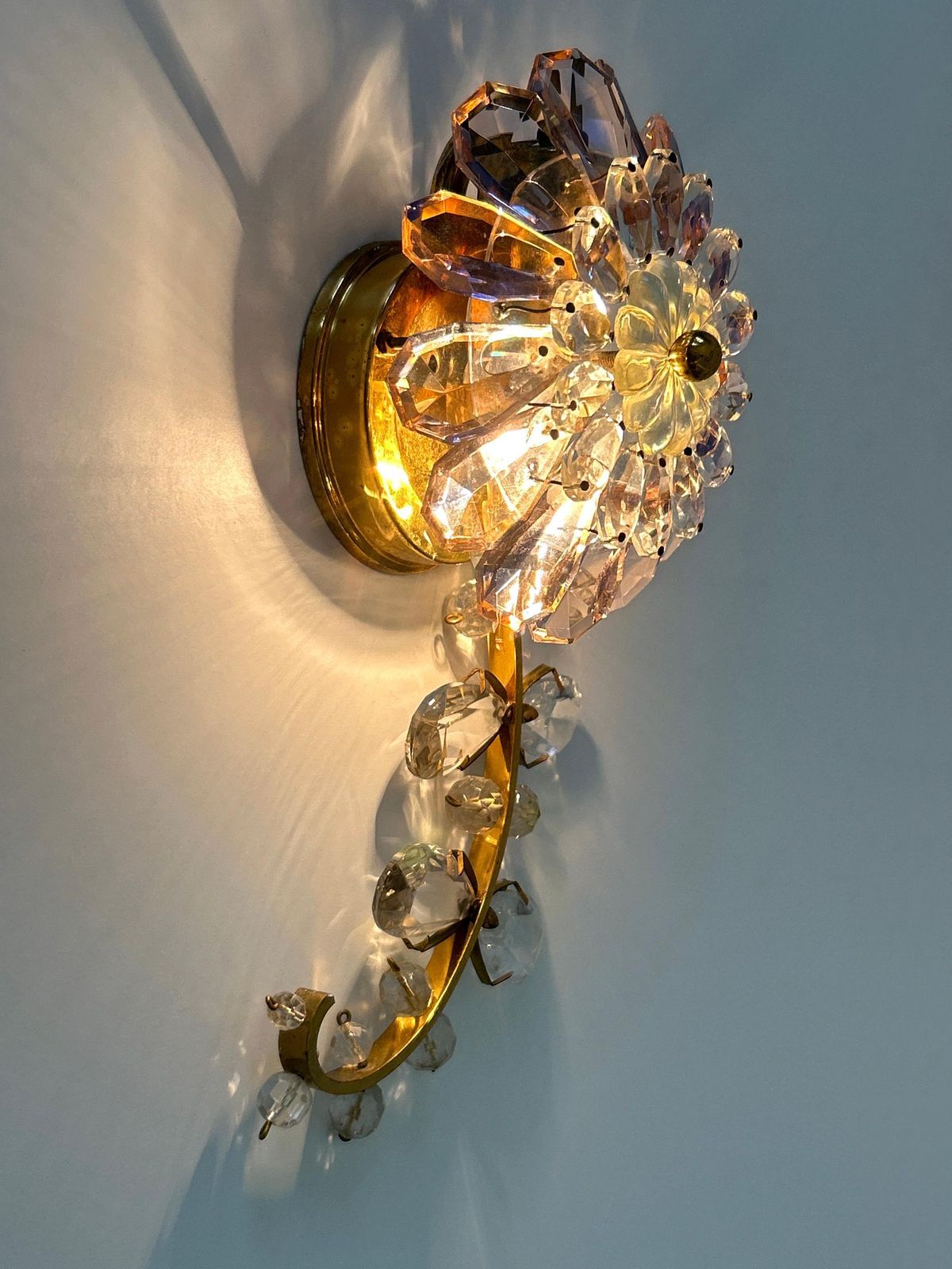 Amazing Palwa Iridescent Crystal Glass & Brass Flower Sconce Or Wall Lamp 1960s photo vintage