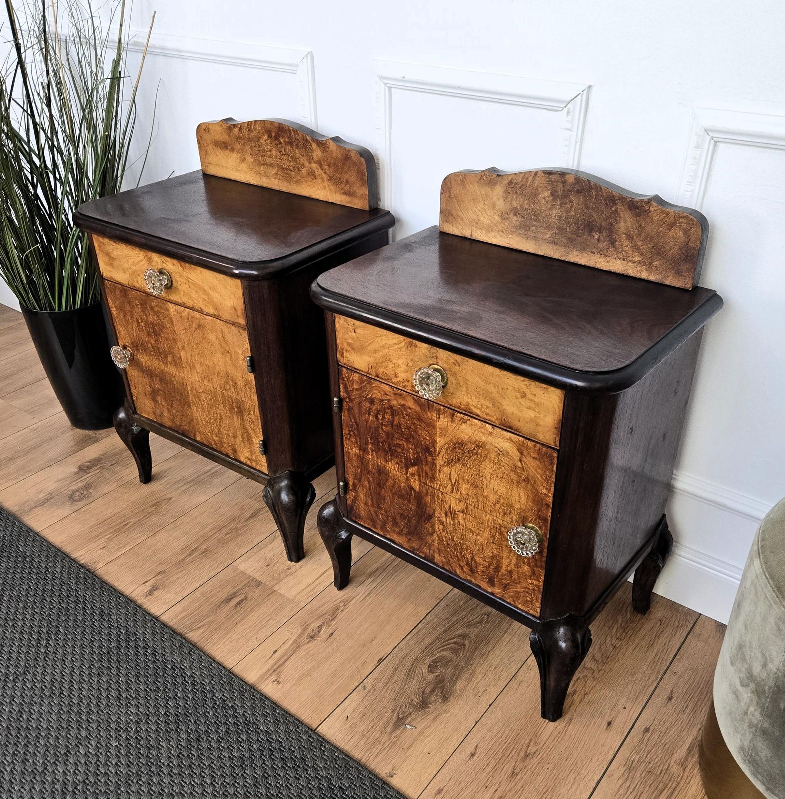 Pair Of Italian Art Deco Night Stands Bed Side Tables In Burl Walnut photo vinterior