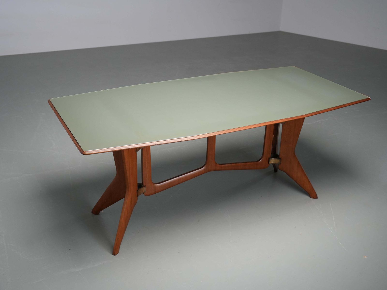 Ariberto Colombo Eettafel In Walnoot, Glas En Messing, Italië, Ca. Jaren 1950 photo furniture