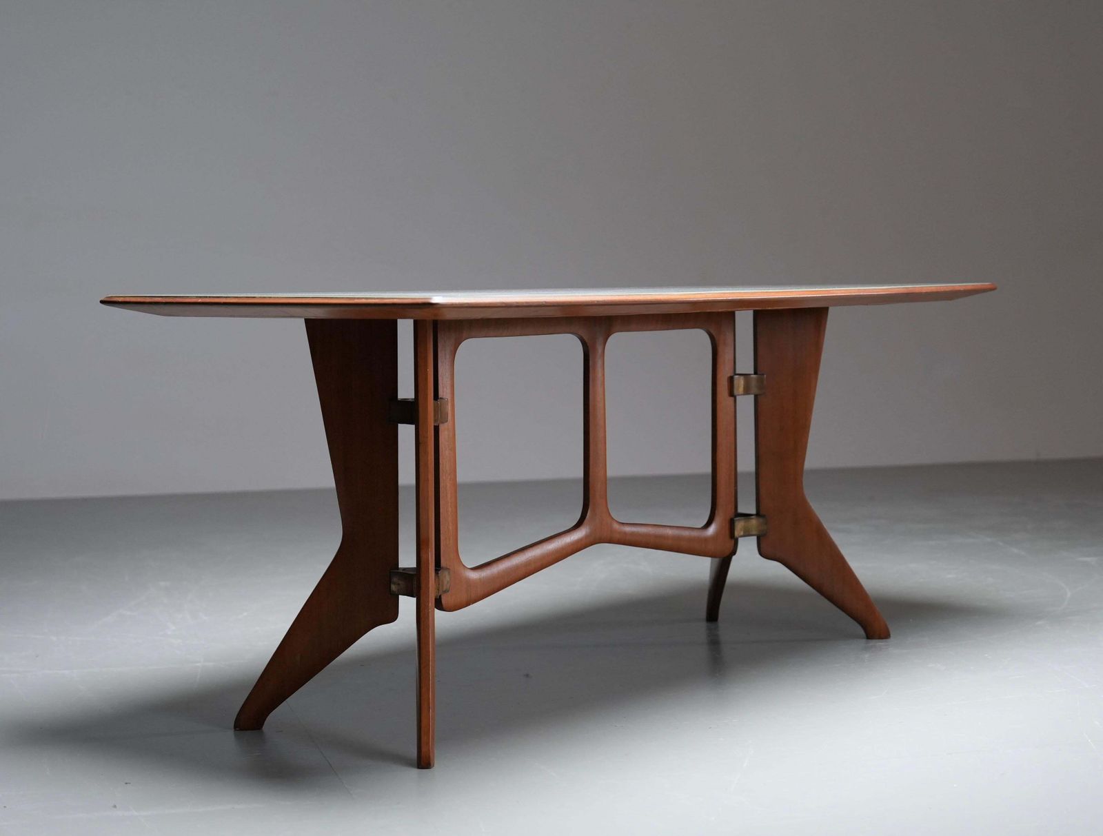 Ariberto Colombo Eettafel In Walnoot, Glas En Messing, Italië, Ca. Jaren 1950 photo 7720.0