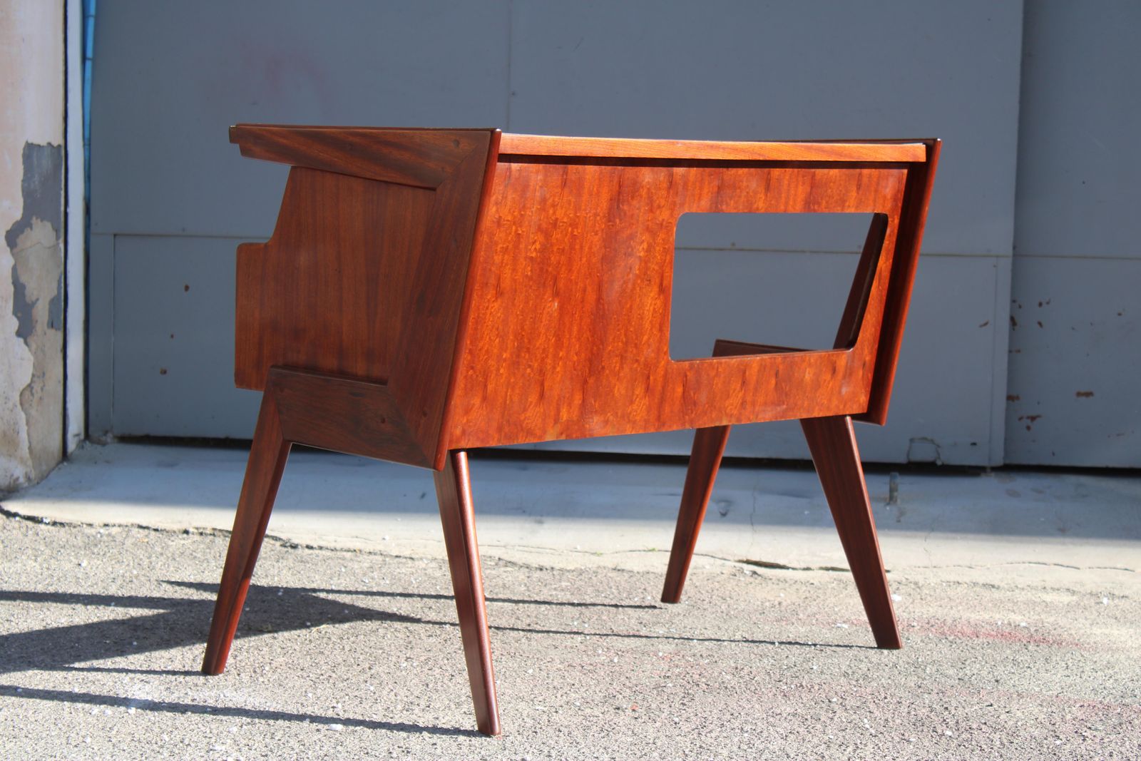photo furniture Piccolo Scrittoio Geometrico Vittorio Dassi In Legno Laminato Blu Mid Century