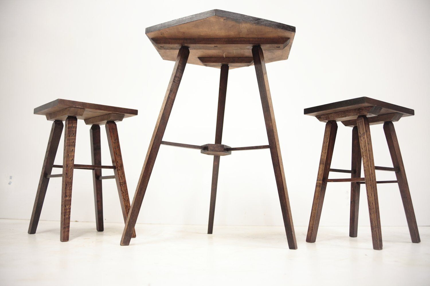 Handgesneden Volkskunst Tafel En Krukken, Voormalig Tsjecho Slowakije, Jaren 1960, Set Van 3 photo 416.0