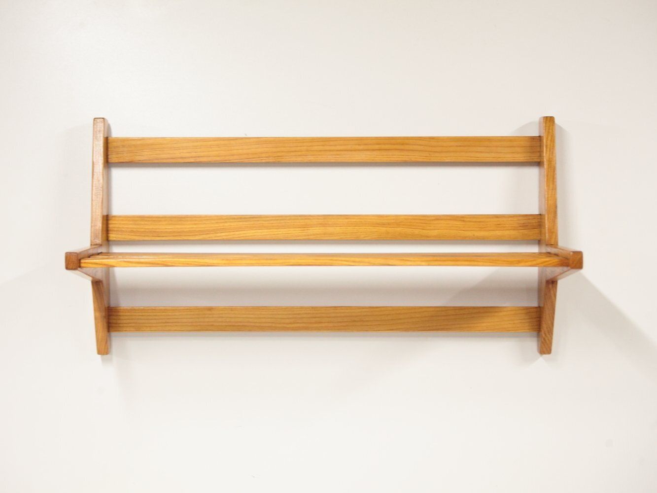 Mid Century Wandplank Van Essenhout, Voormalig Tsjecho Slowakije, Jaren 1970 photo furniture