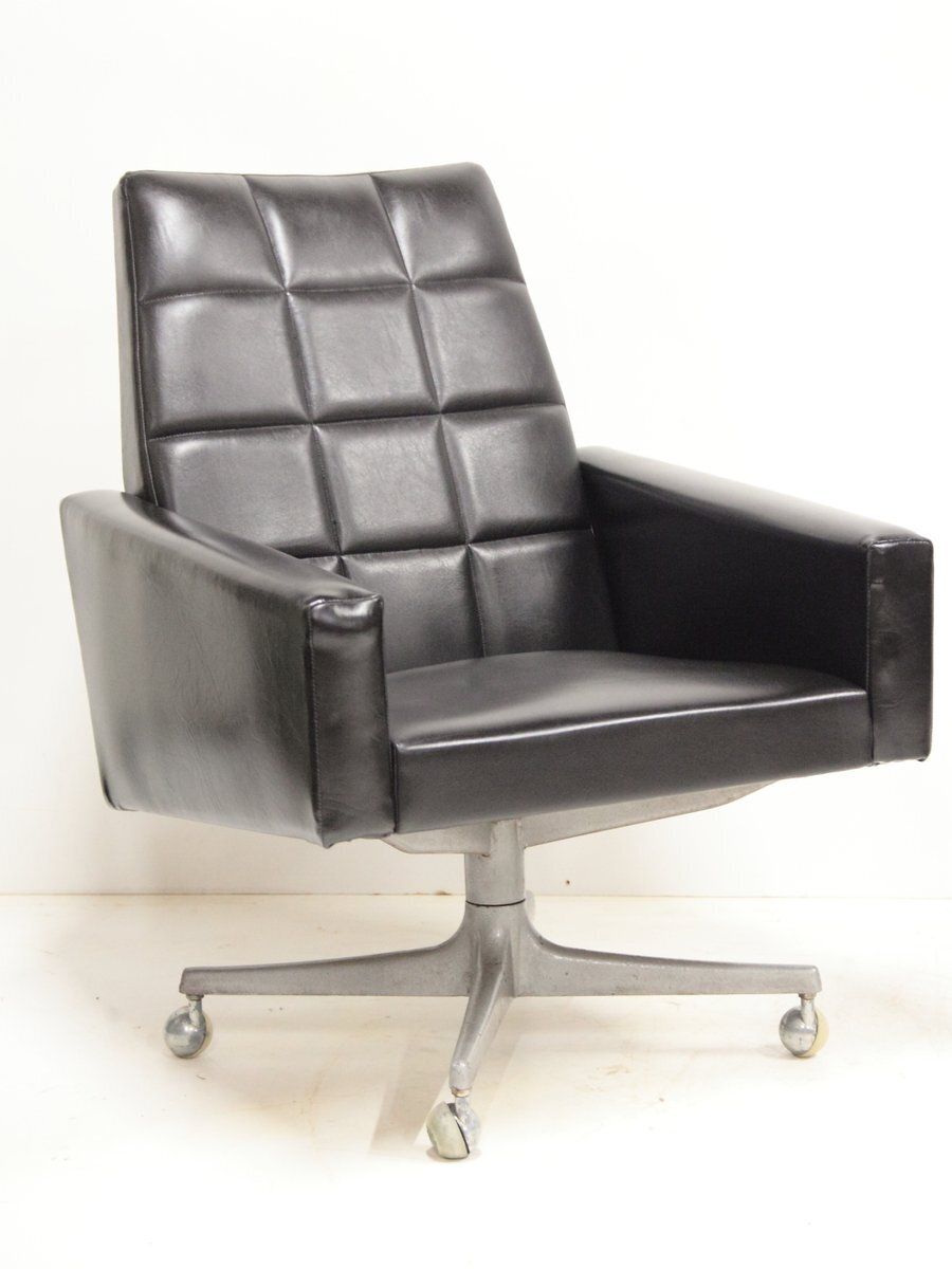 Set Mid Century Zwarte Kunstleren Draaifauteuils, Voormalig Tsjecho Slowakije, Jaren 1970 photo vinterior