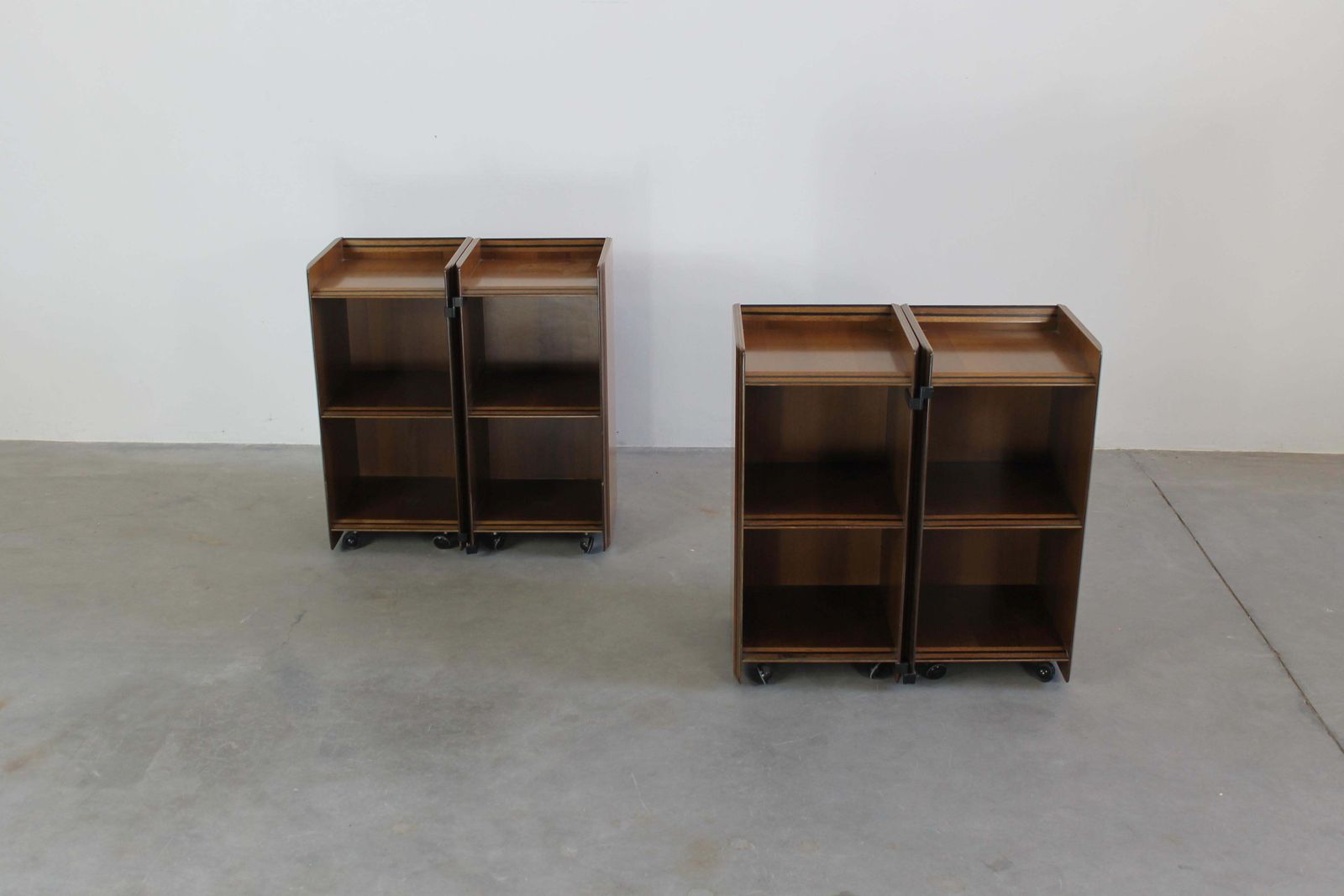 Tobia & Afra Scarpa Set Of Two Nightstands In Walnut By Maxalto 1970s Italy photo 4251.0