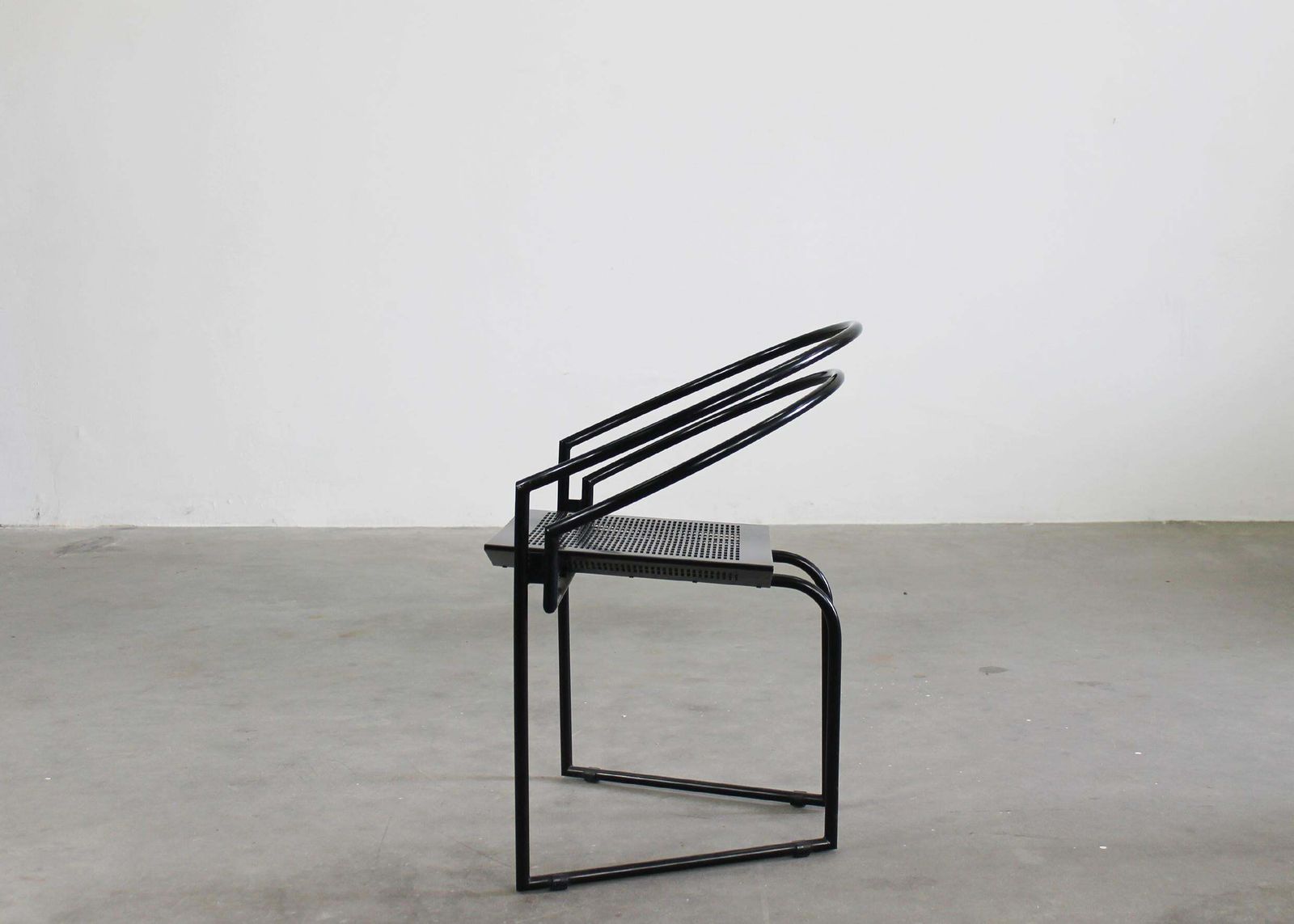Mario Botta Set Of Six La Tonda Chairs In Black Lacquered Metal By Alias 1980s photo buy
