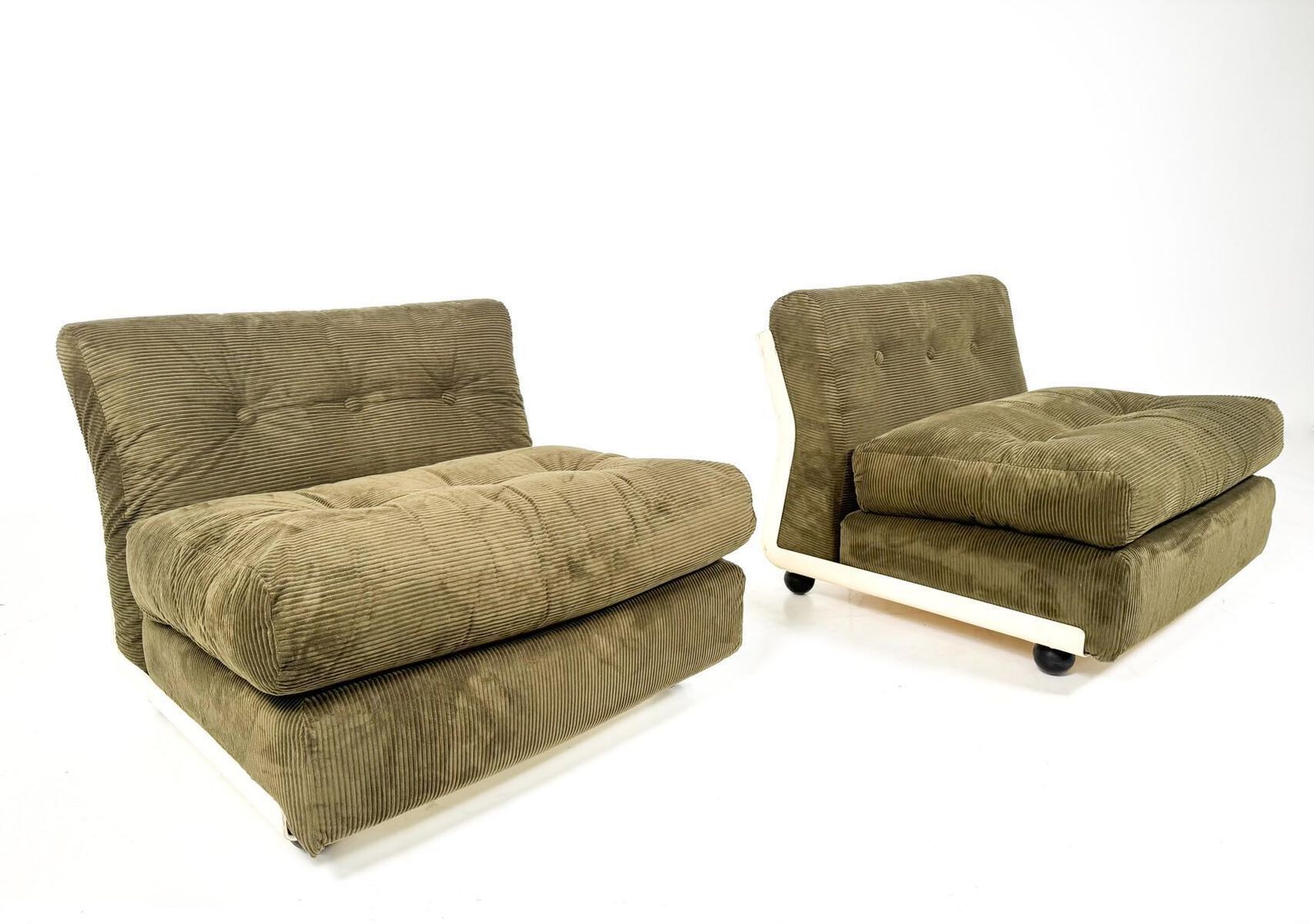 Mid Century Modern Pair Of "Amanta" Armchairs By Mario Bellini, 1960s photo Furniture