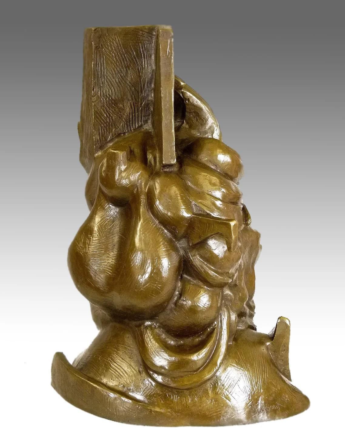 Bronze Sculpture In The Way Of Umberto Boccioni photo vinterior