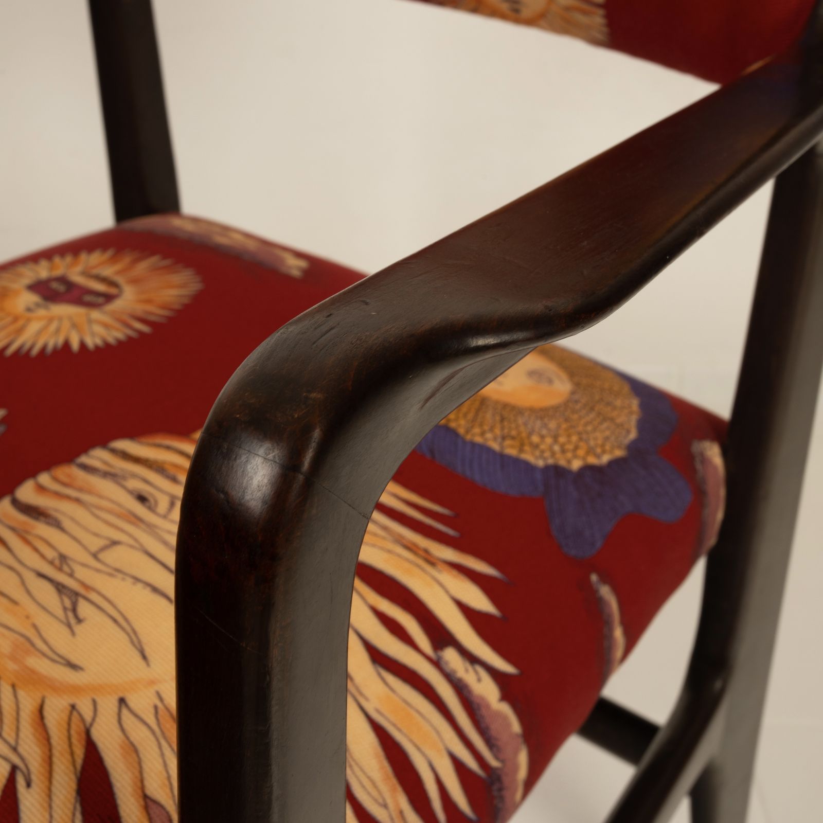 photo furniture 110 Chair By Gio Ponti And Fornasetti For Cassina, 1953
