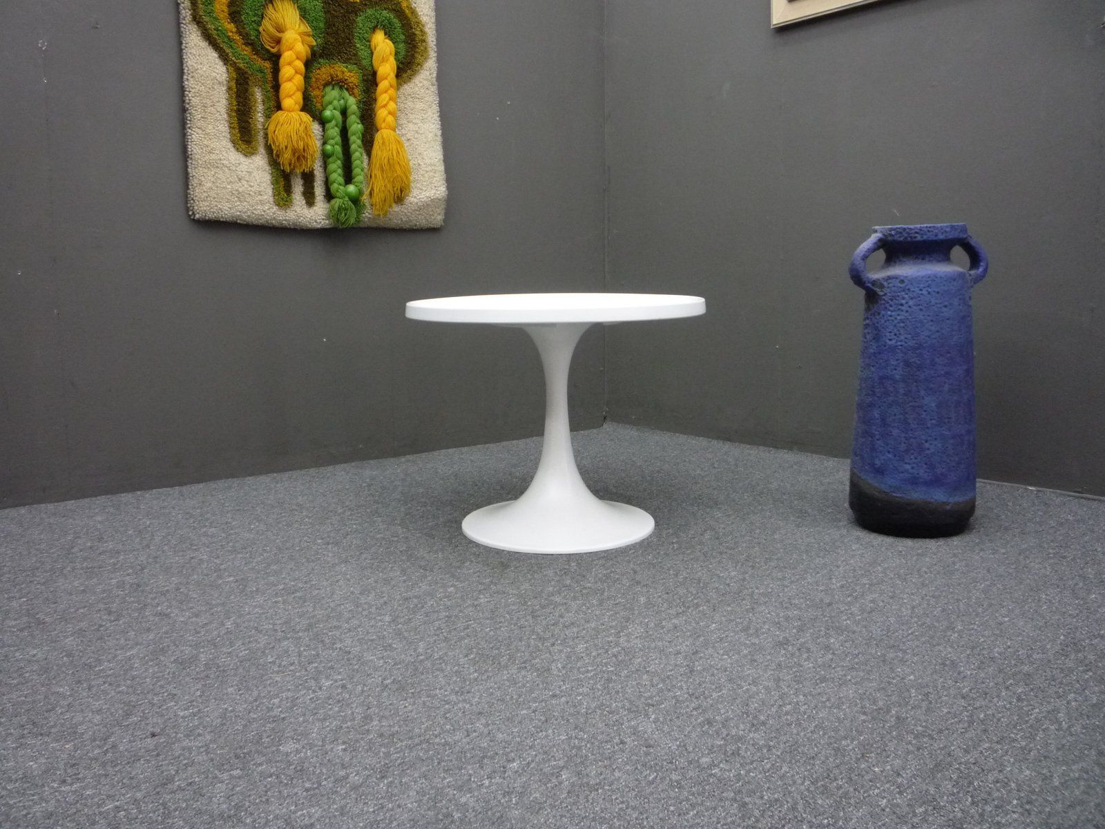 Round Tulip Coffee Table In The Style Of Knoll, 1960s