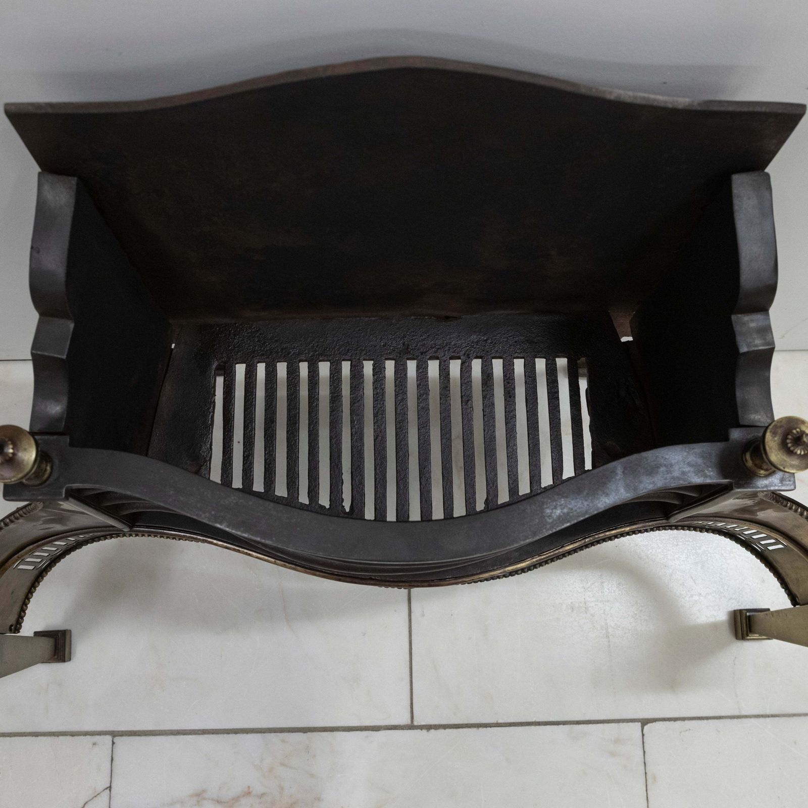 photo vinterior Splendid Antique Georgian Fire Basket With Brass Finials