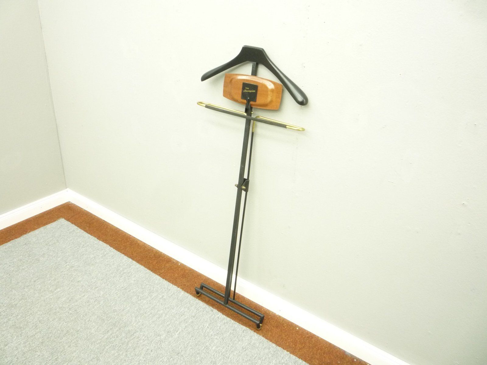 Union Champion Cloakroom Valet, 1960s photo vinterior