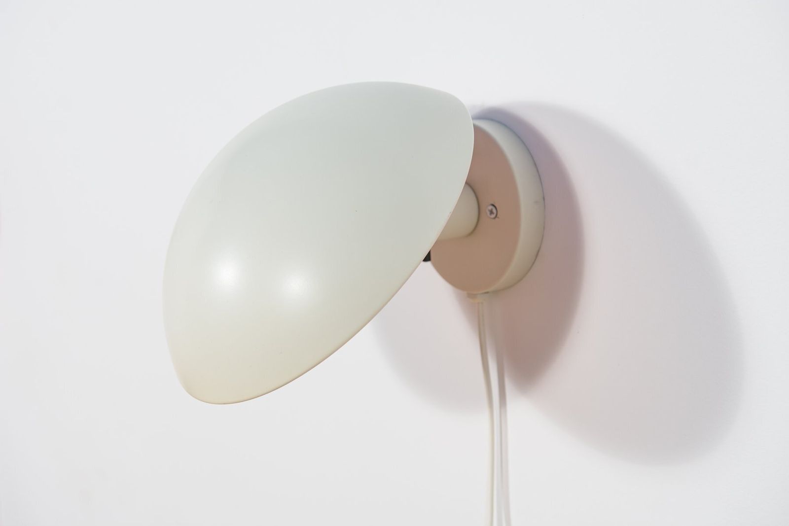 Mid Century Ph Hat Wall Lamps By Poul Henningsen For Louis Poulsen, Denmark, 1961, Set Of 2 photo vinterior