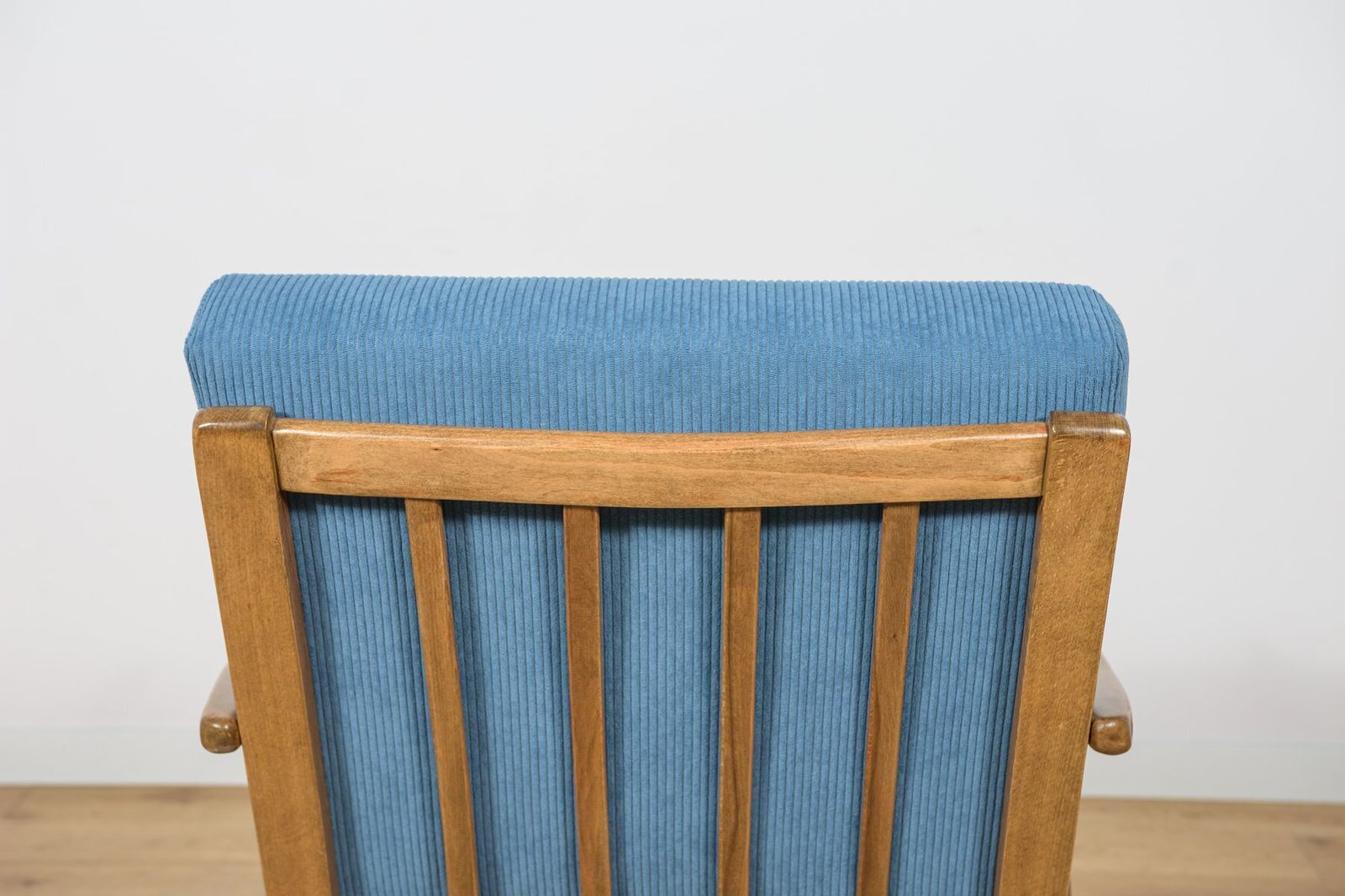 photo vinterior Mid Century Modern Armchairs From Ton, Czechoslovakia, 1960s, Set Of 2