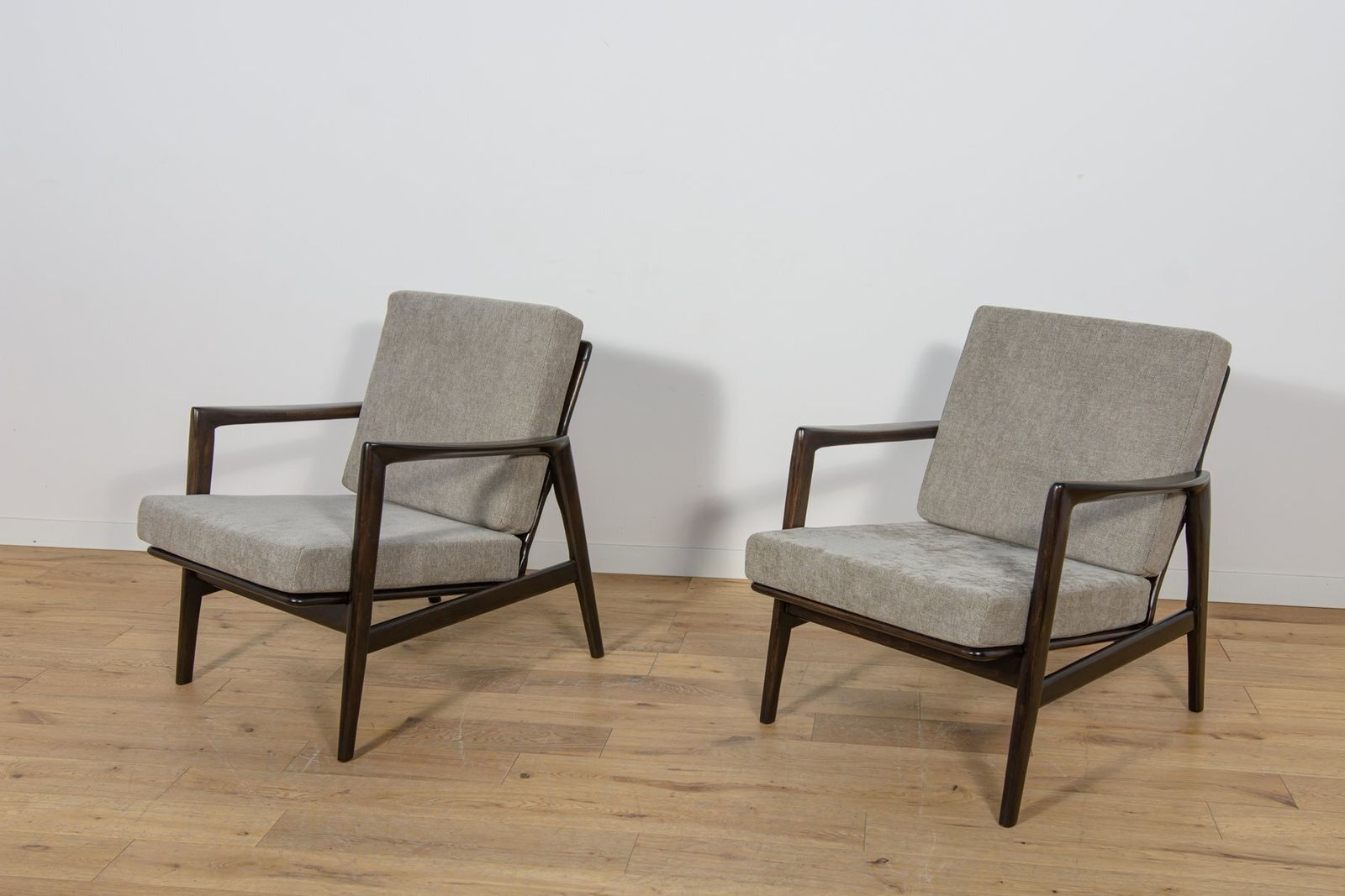 Model 300 139 Chairs From Swarzędz Factory, Poland, 1960s, Set Of 2 photo vinterior