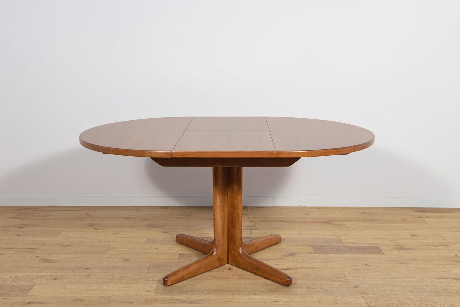 photo furniture Mid Century Round Walnut Extendable Dining Table, United Kingdom, 1950s