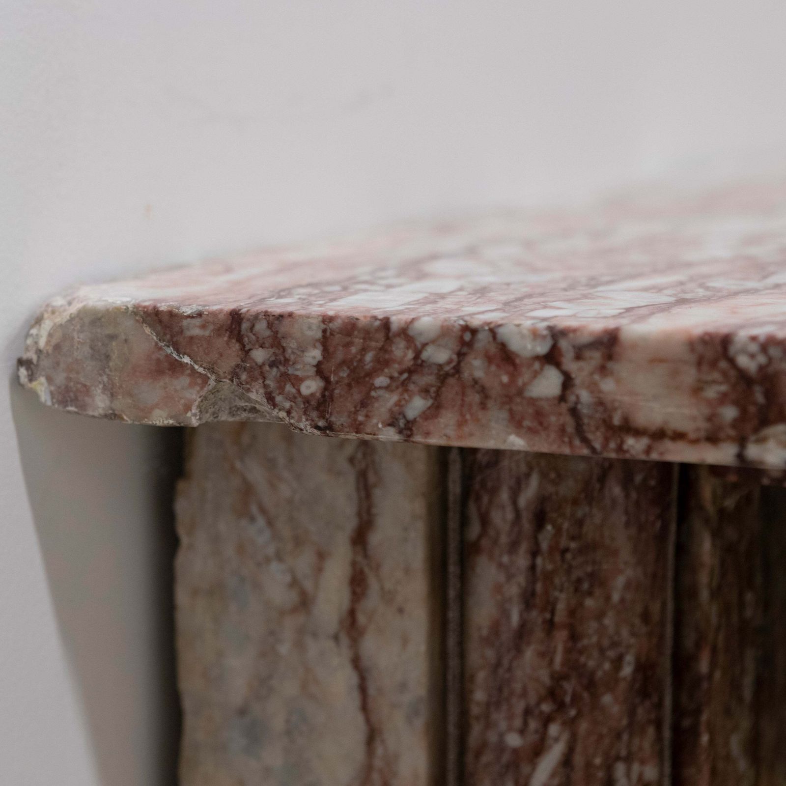 photo vintage Antique Rojo Alicante Marble Fireplace Surround With Columns