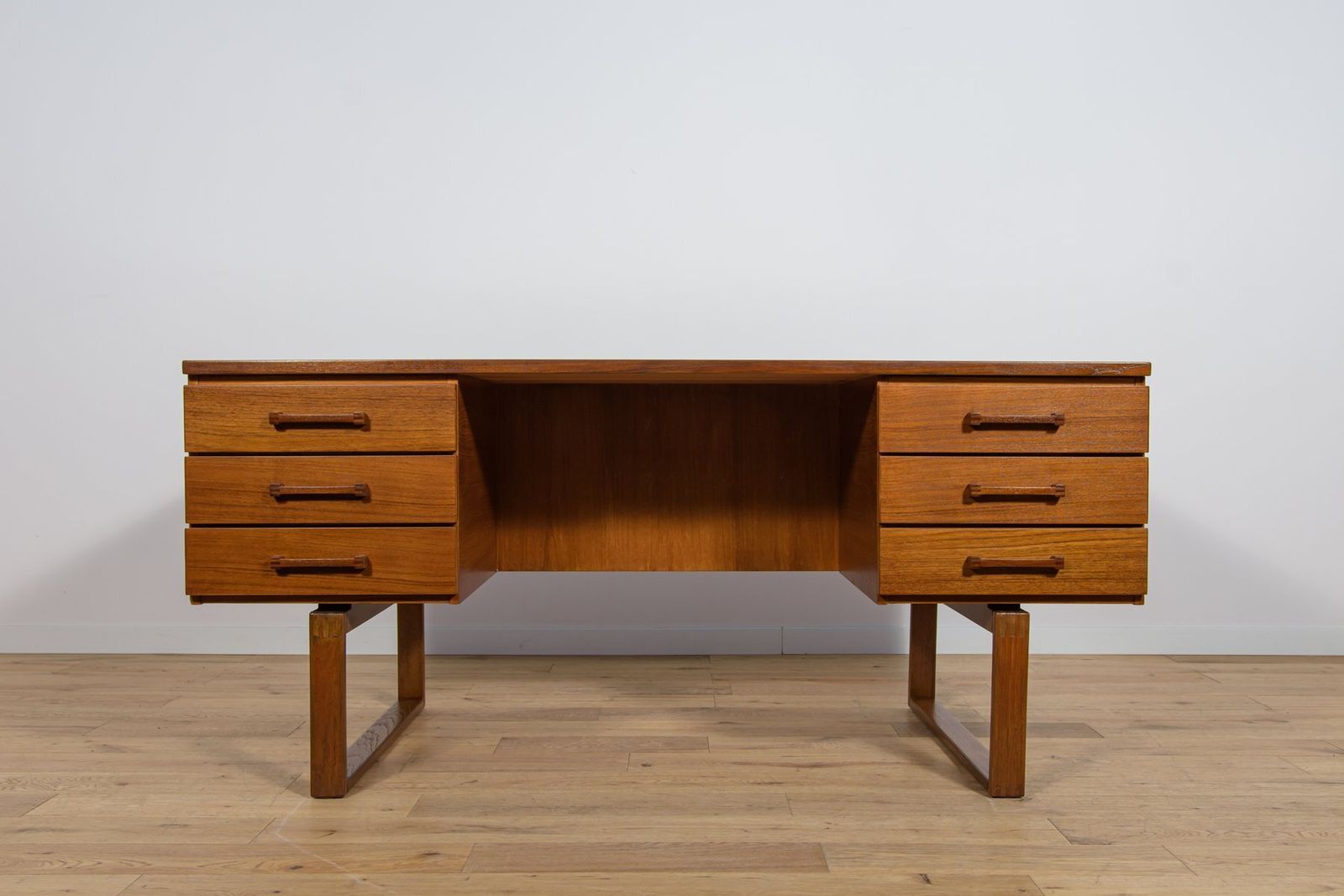 Mid Century Teak Freestanding Desk By Torben Valeur & Henning Jensen For Dyrlund, Denmark, 1960s photo Furniture