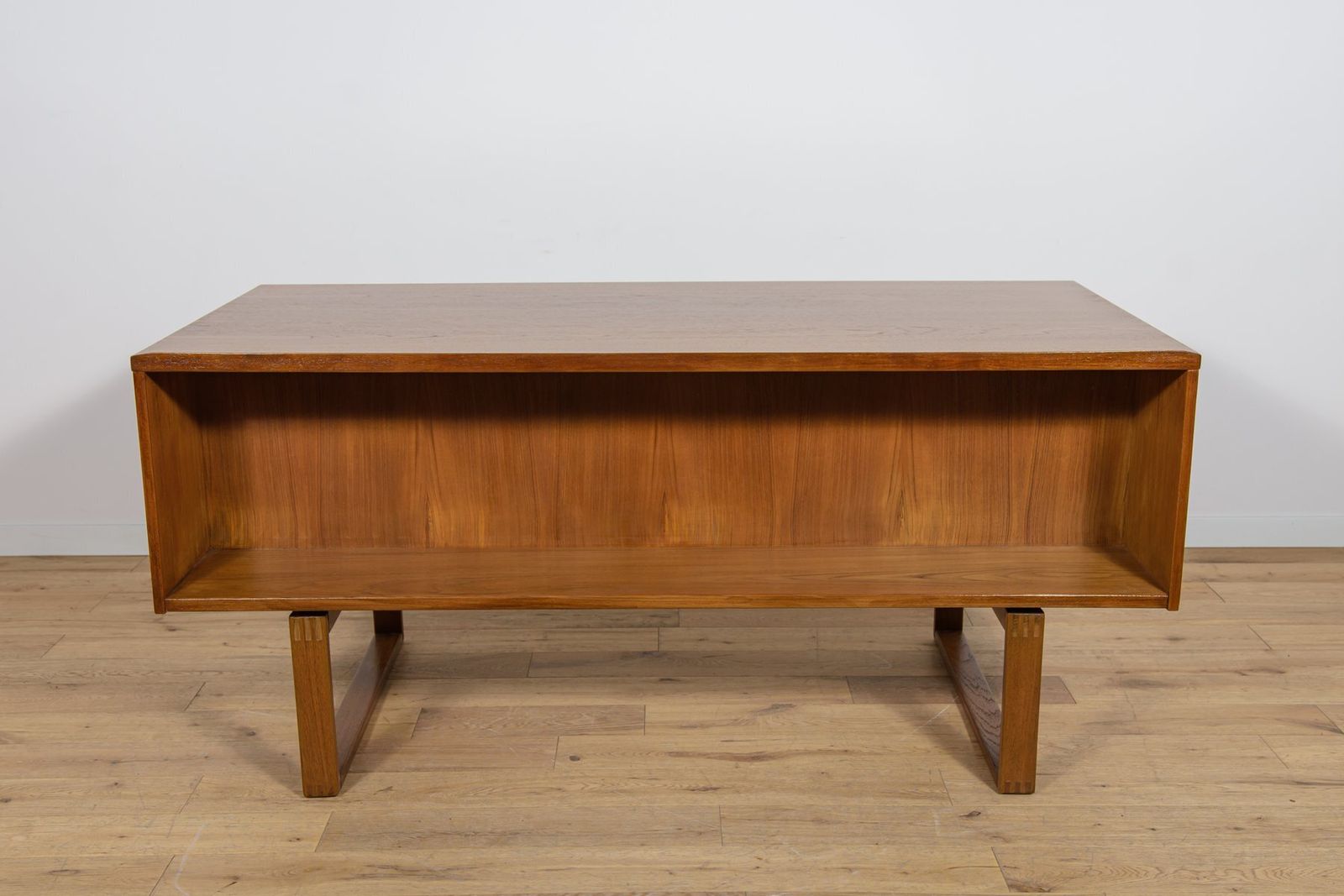 photo furniture Mid Century Teak Freestanding Desk By Torben Valeur & Henning Jensen For Dyrlund, Denmark, 1960s