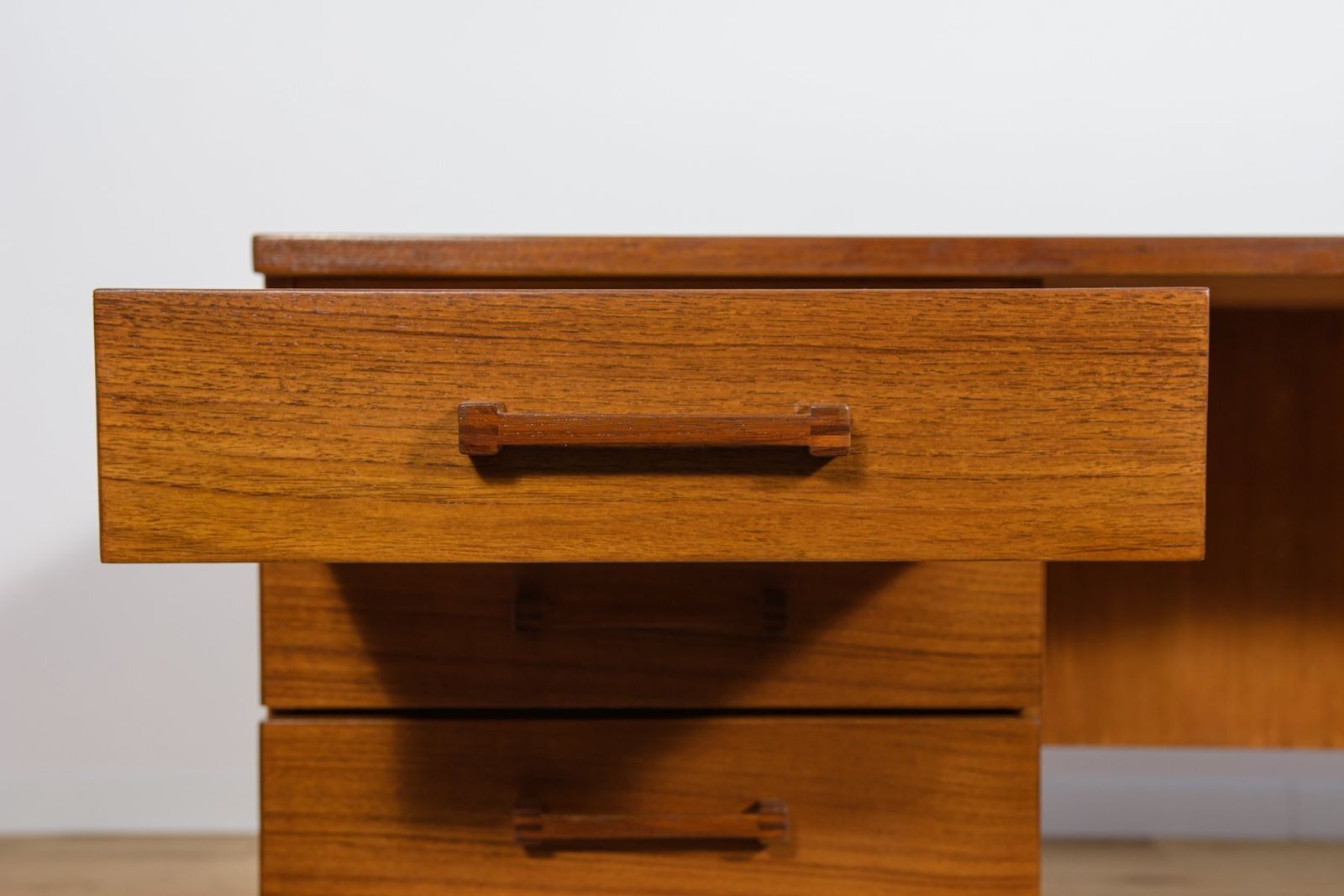 photo vintage Mid Century Teak Freestanding Desk By Torben Valeur & Henning Jensen For Dyrlund, Denmark, 1960s