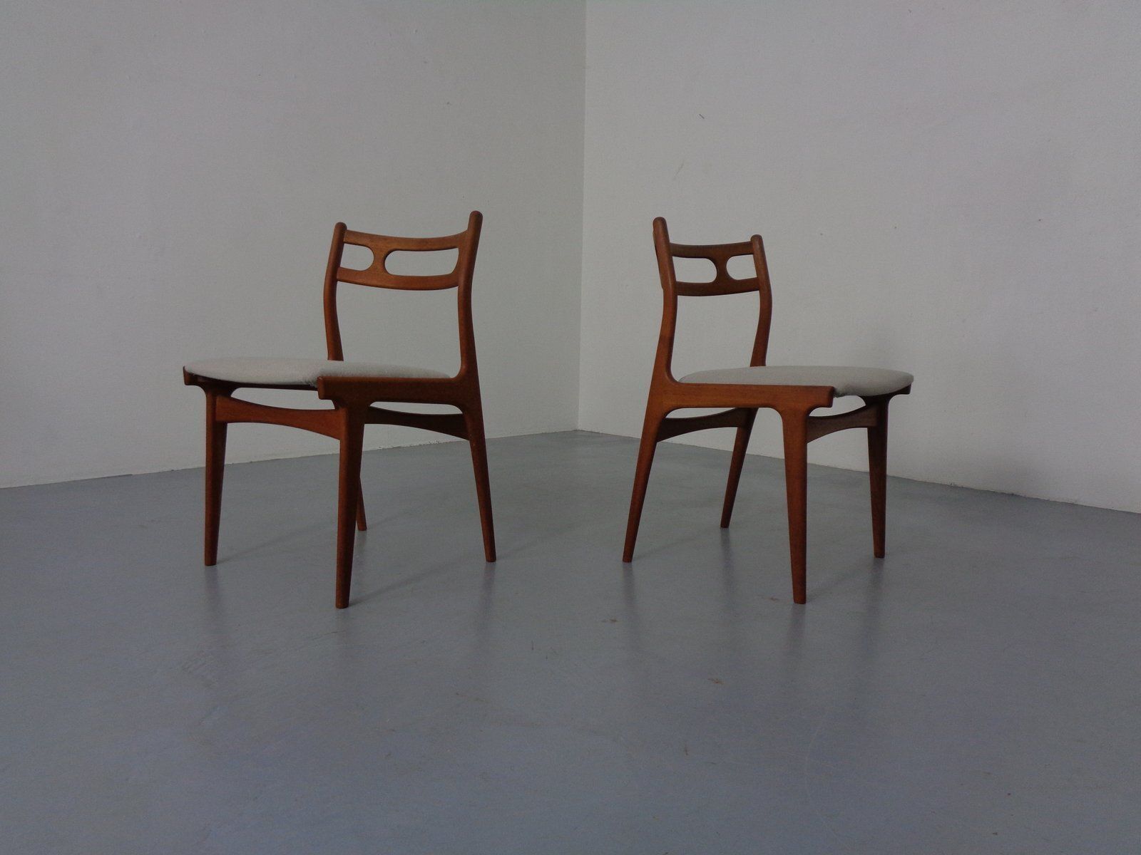 Model 138 Teak & Kvadrat Hallingdal Dining Chairs By Johannes Andersen For Uldum Møbelfabrik, Denmark, 1960s, Set Of 2