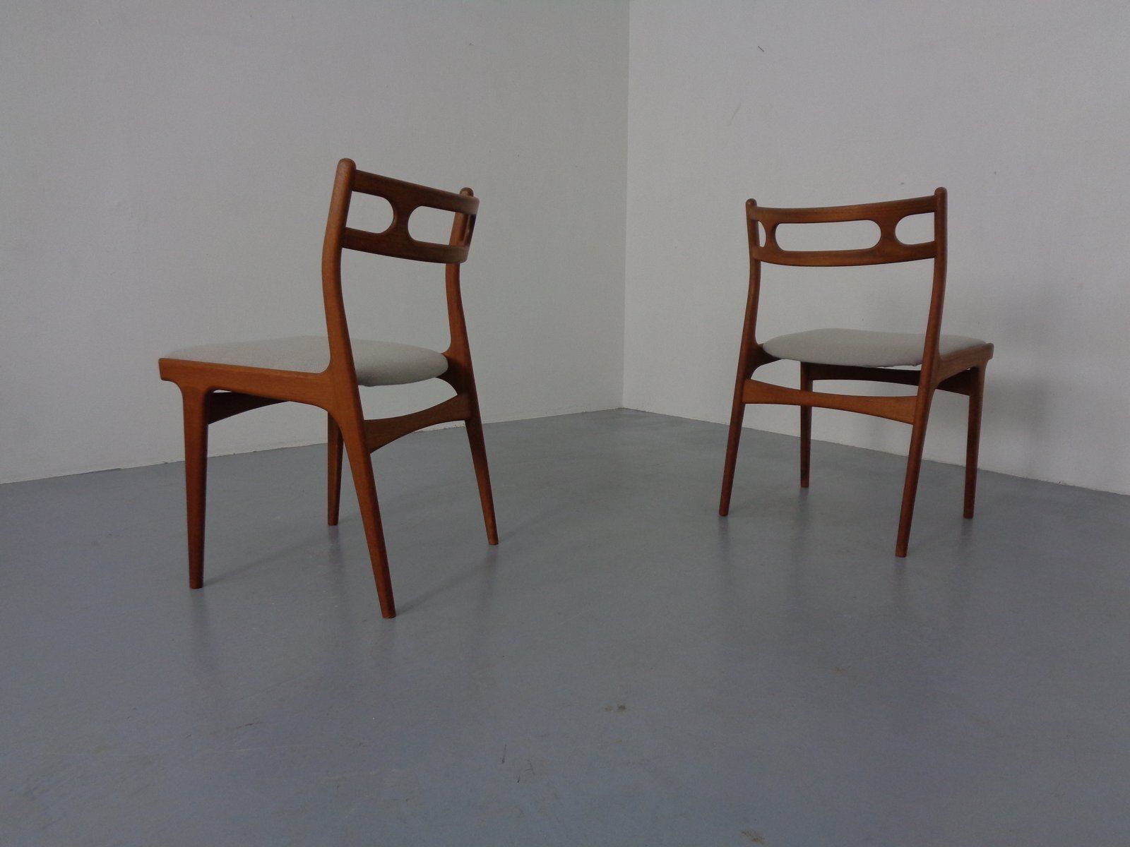 Model 138 Teak & Kvadrat Hallingdal Dining Chairs By Johannes Andersen For Uldum Møbelfabrik, Denmark, 1960s, Set Of 2 photo for sale