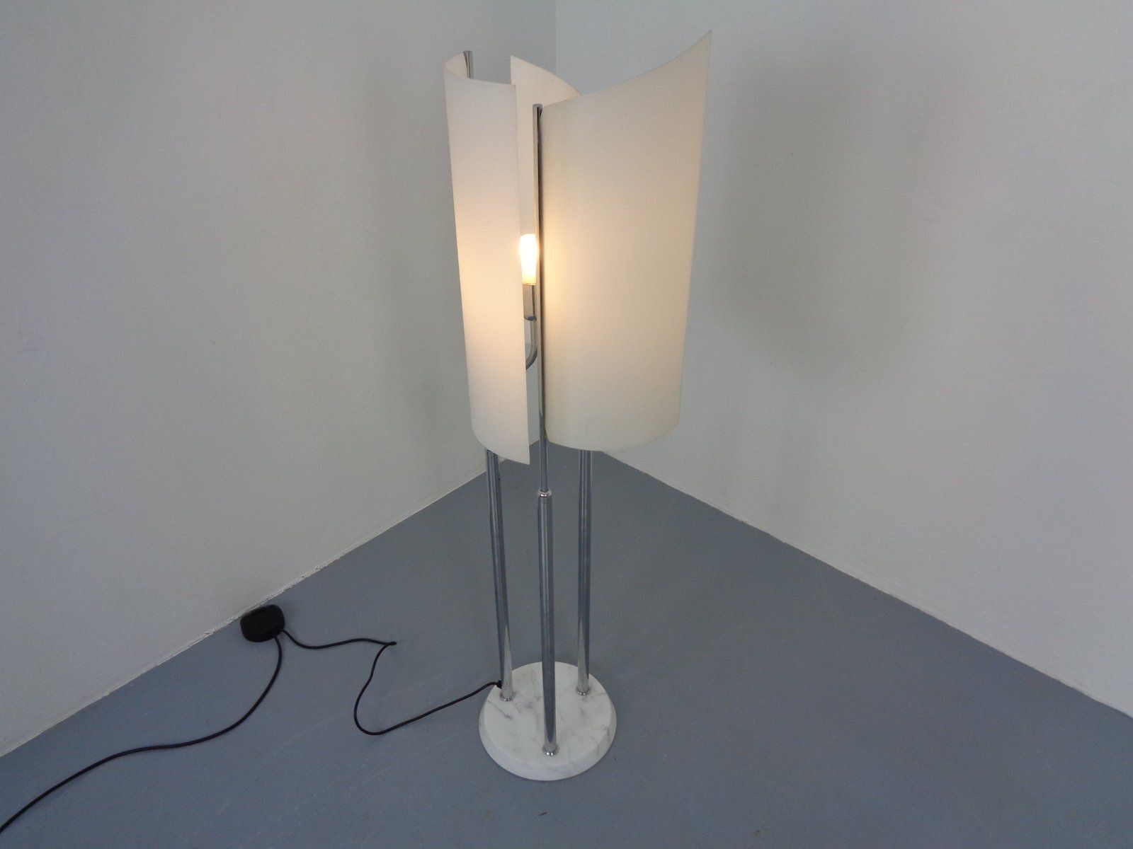 photo vinterior Arianna Floor Lamp In Marble And Handblown Glass By Bruno Gecchelin For Oluce, Italy, 1970s