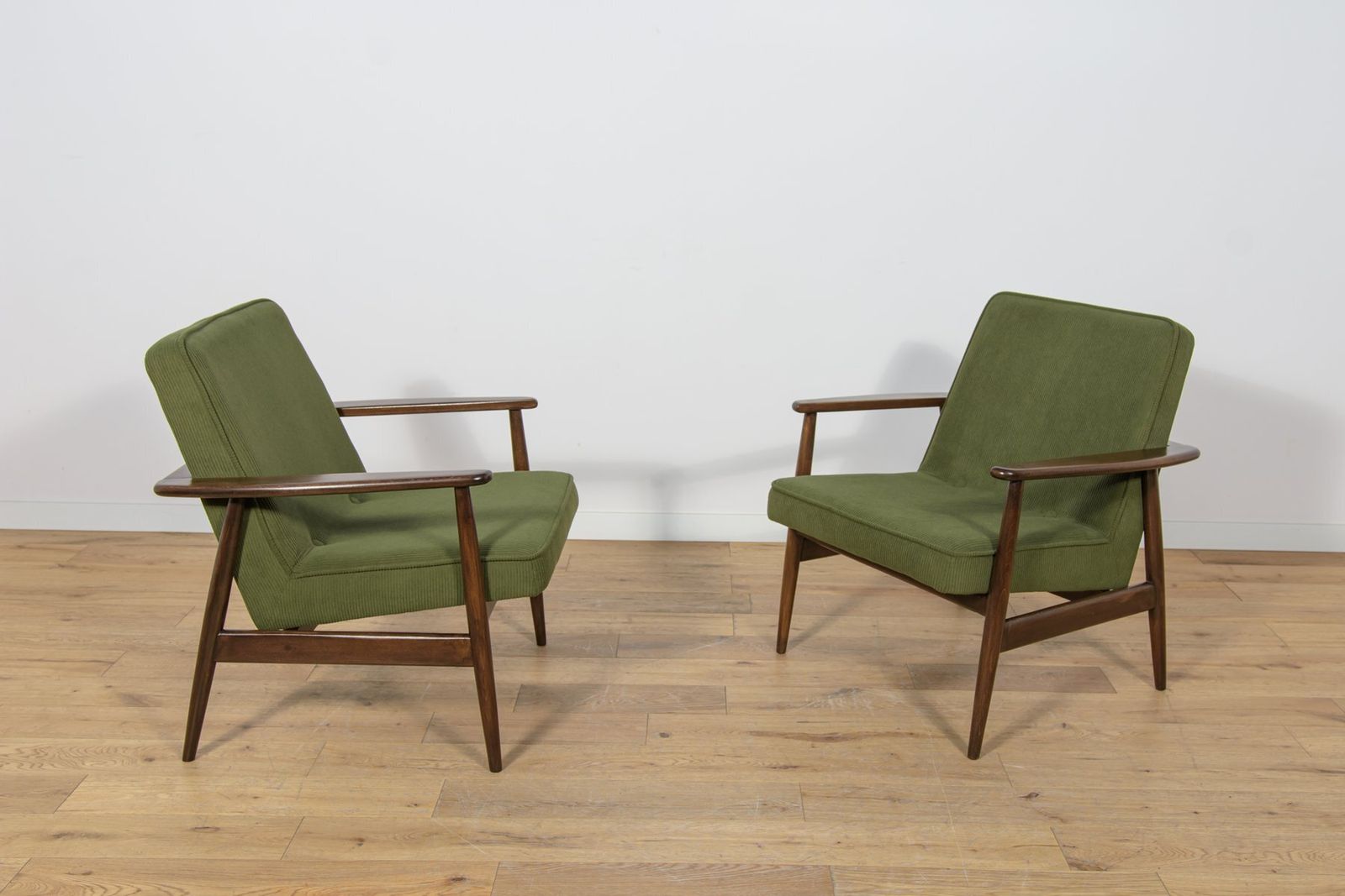 Model 300 192 Armchairs By Juliusz Kędziorek For Gościcińska Fabryka Mebli, Poland, 1970s, Set Of 2 photo vinterior