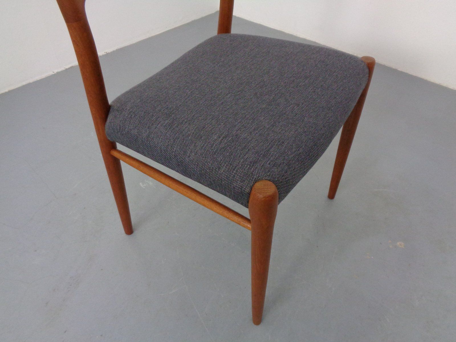 photo vintage Danish Model 75 Chair In Oak By Niels Otto Møller For J.L. Møllers, 1960s
