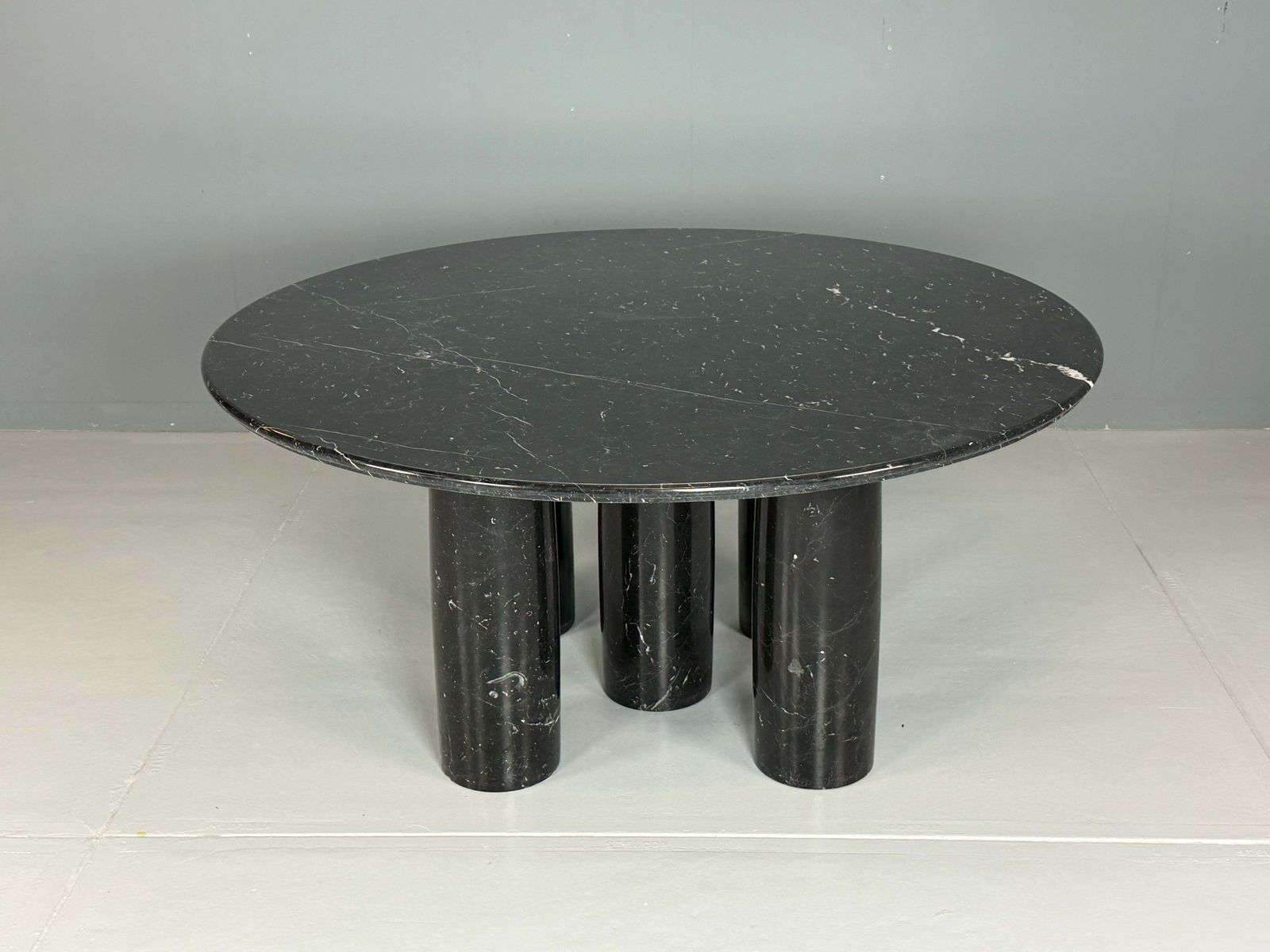 Il Colonnato Round Table By Mario Bellini, Black Marble, 1970s Cassina photo for sale