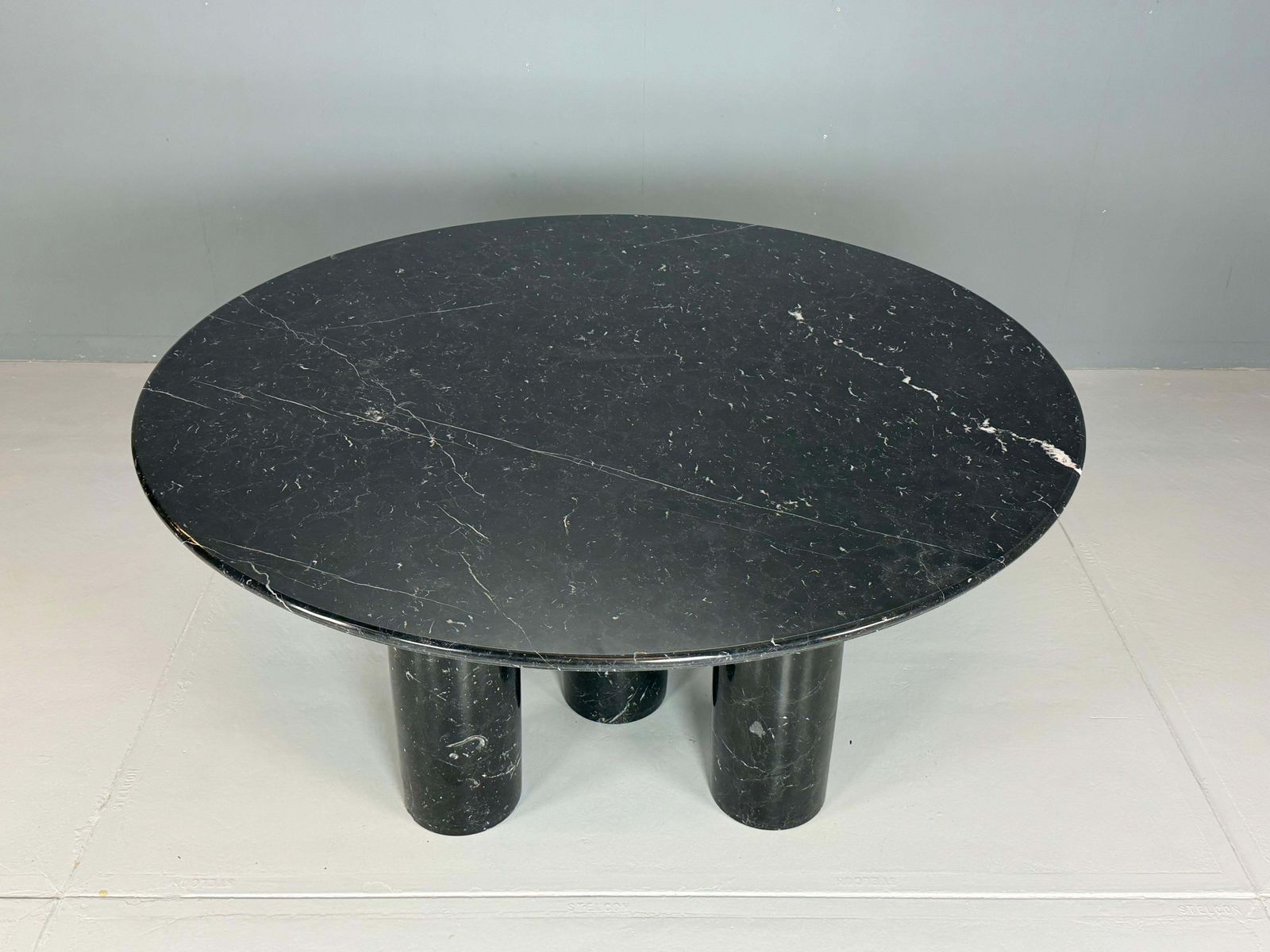 Il Colonnato Round Table By Mario Bellini, Black Marble, 1970s Cassina photo Furniture