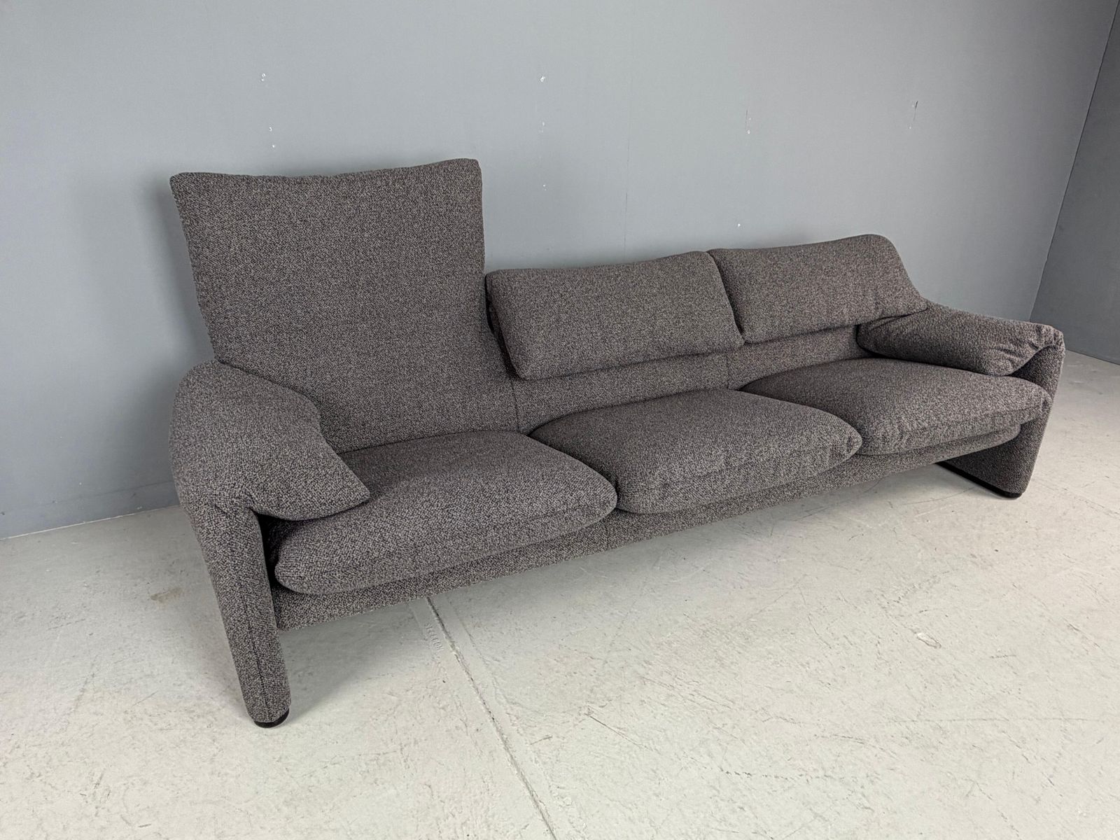 Vico Magistretti "Maralunga" 3 Seater Re Upholstered Sofa For Cassina photo vinterior