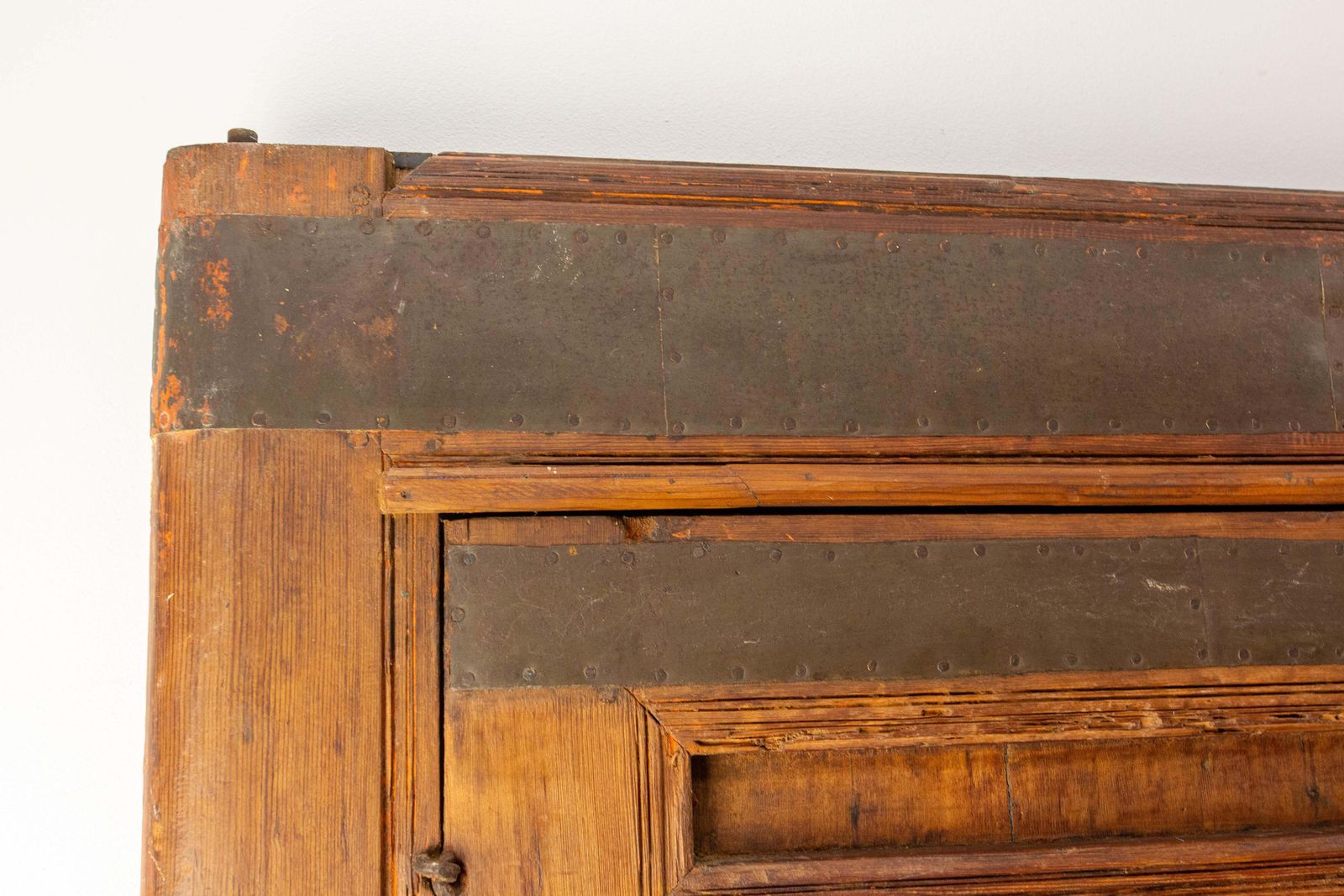 photo vintage Antique Pair Of Moroccan Cedar Double Doors 18th Century