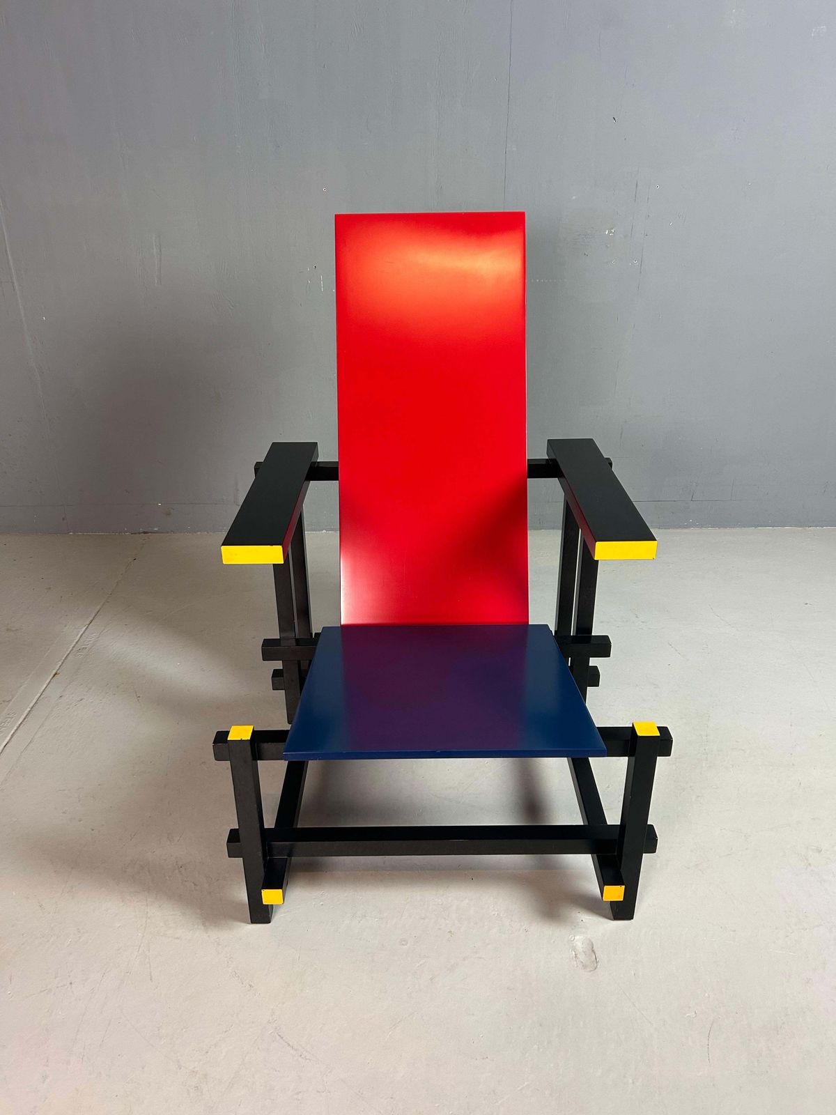 Gerrit Rietveld Red And Blue Chair By Cassina photo 2430.0