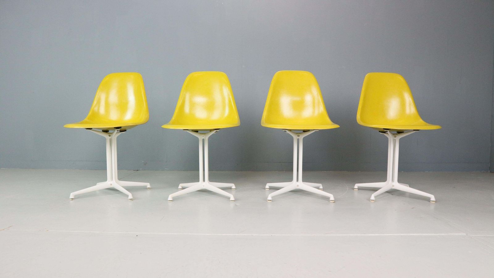 Charles & Ray Eames Set Of 4 Yellow "La Fonda" Chairs For Herman Miller, 1960 photo furniture