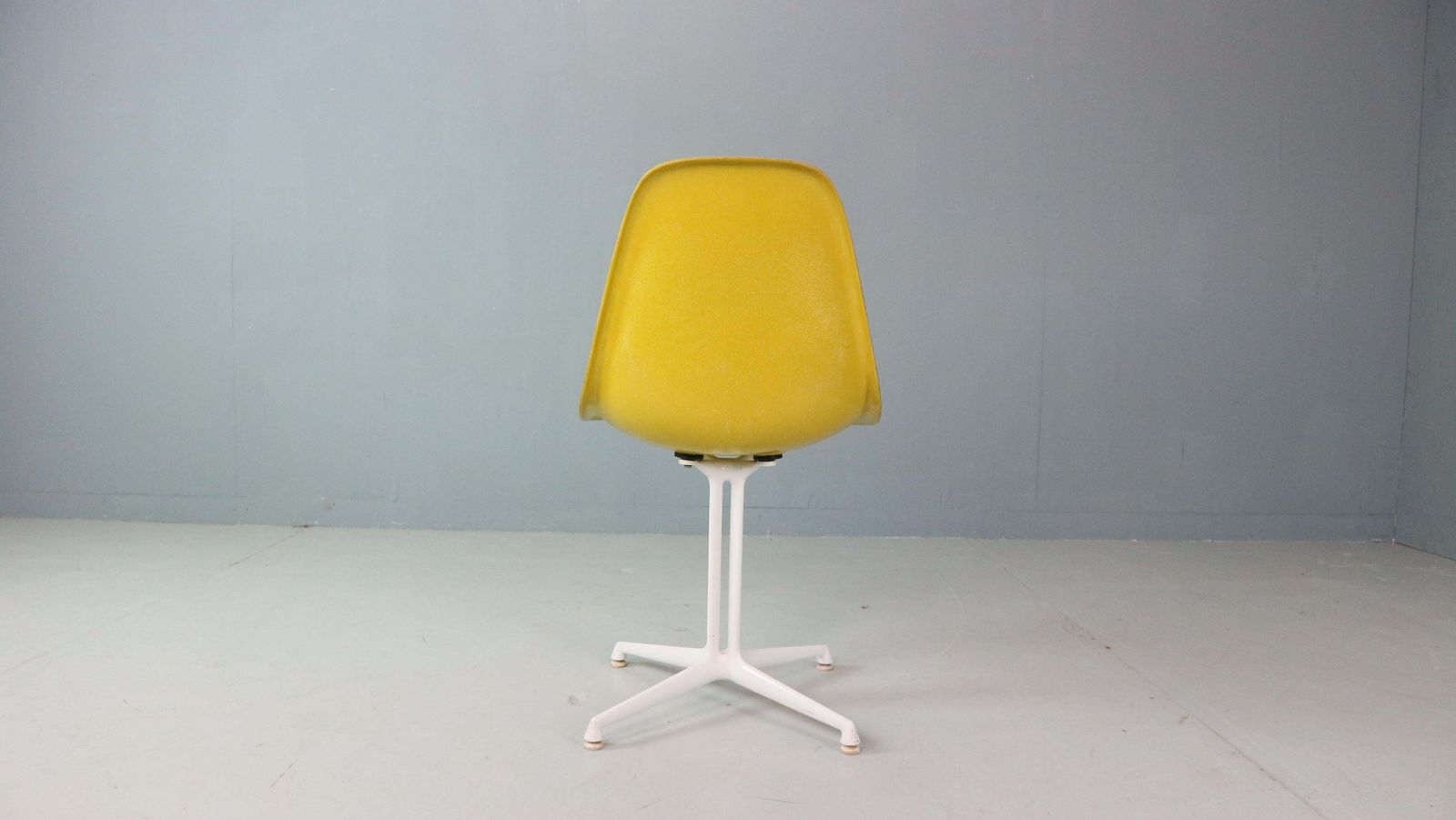 photo buy Charles & Ray Eames Set Of 4 Yellow "La Fonda" Chairs For Herman Miller, 1960