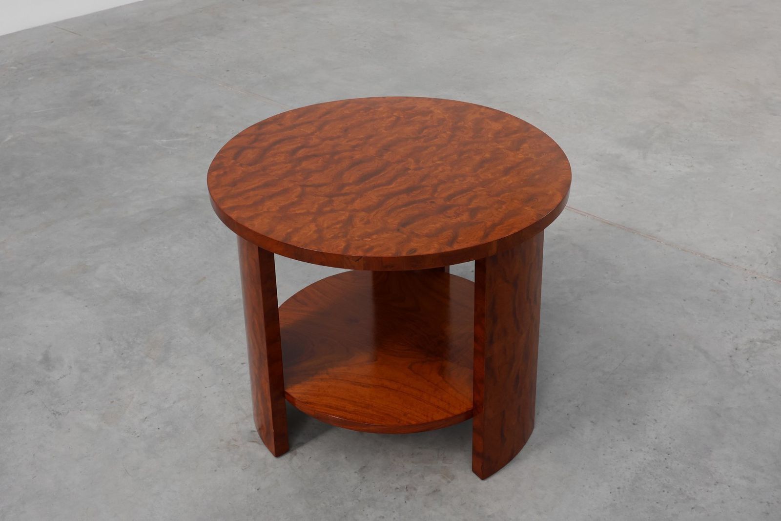 Art Deco Round Coffee Table In Burl Veneer, France, 1920s photo vinterior