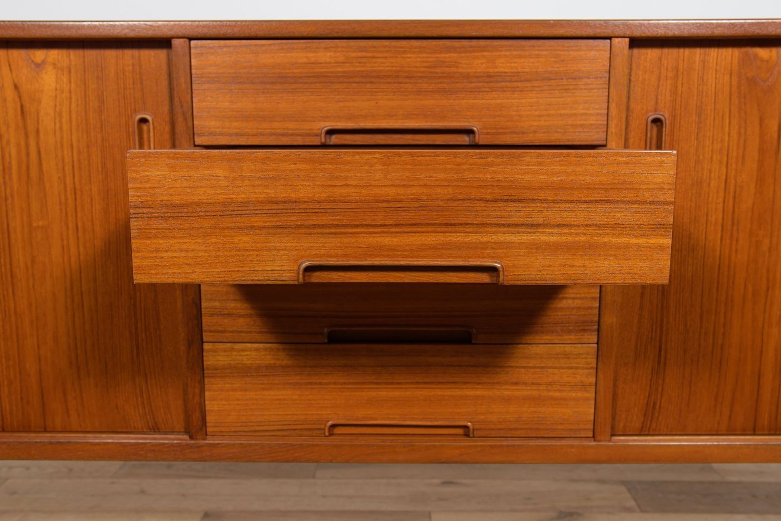 photo vintage Mid Century Teak Sideboard By Nils Jonsson For Hugo Troeds, Sweden, 1960s