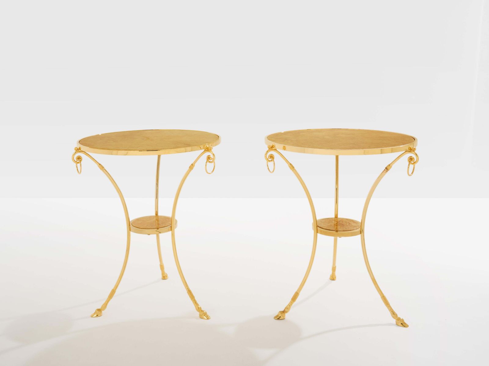 Maison Charles, ensemble de 4 tables guéridon en laiton et marbre, années 1960 photo for sale