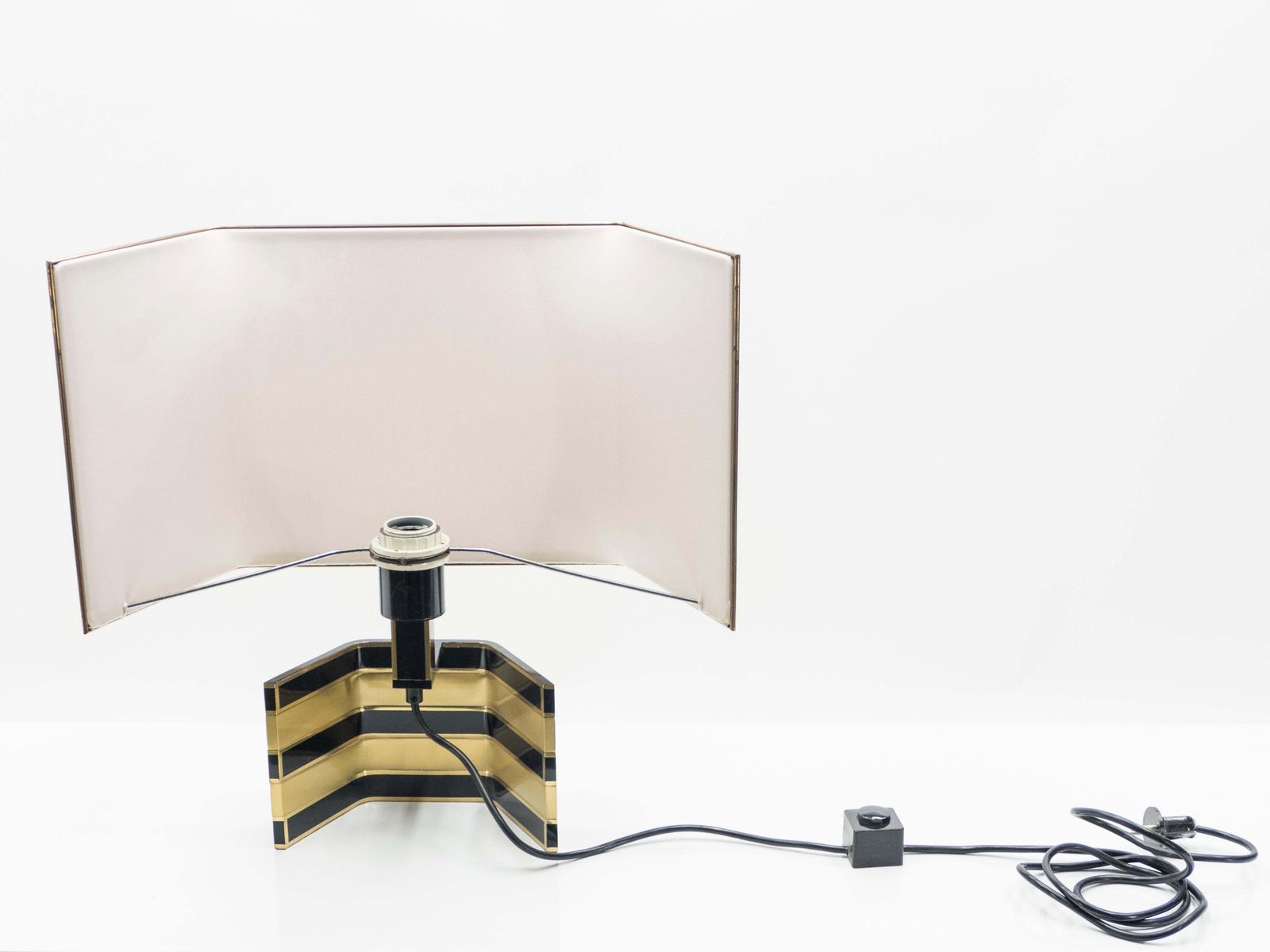 Grande lampe de table Romeo Rega en laiton et noir, Italie, années 1970 photo vinterior