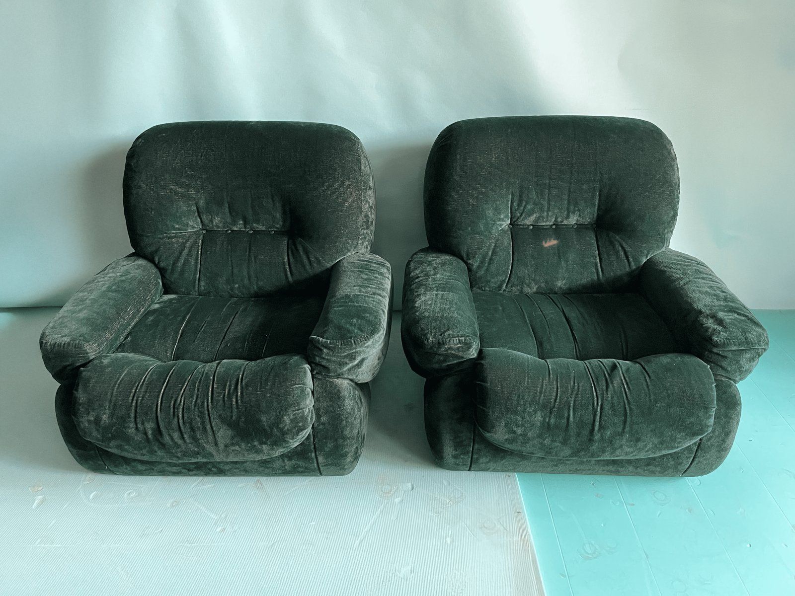 photo vinterior Italian Green Velvet Lounge Chairs,1970s, Set Of 2