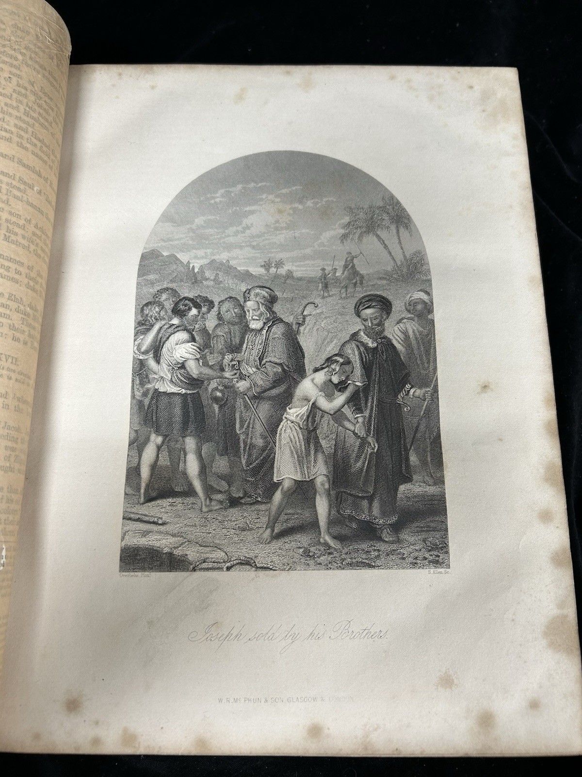 photo vinterior National Illustrated Family Bible Rev John Eadie Scott And Henry W R Mphun & Son