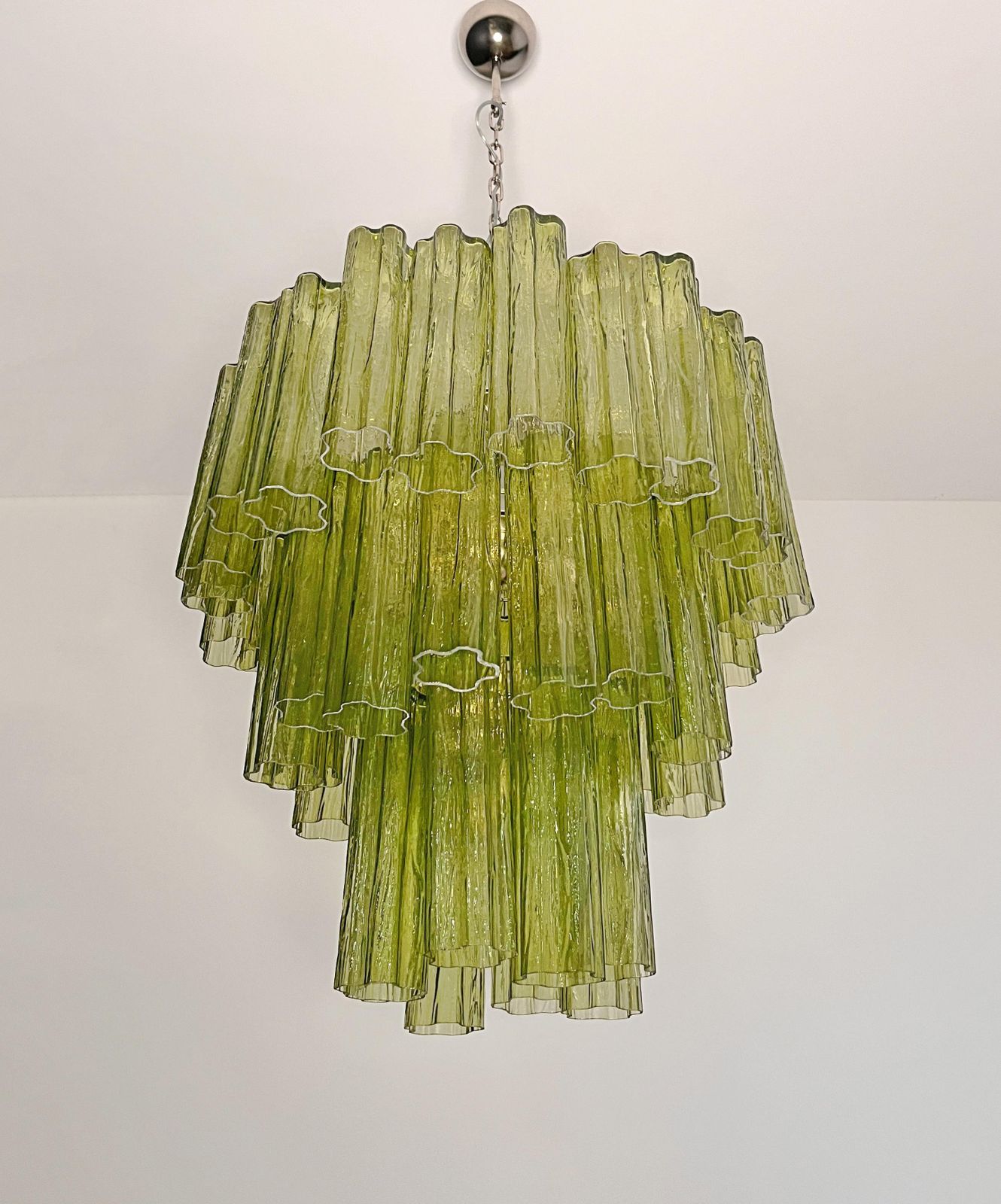 photo vinterior Pair Italian Chandeliers In Murano Glass