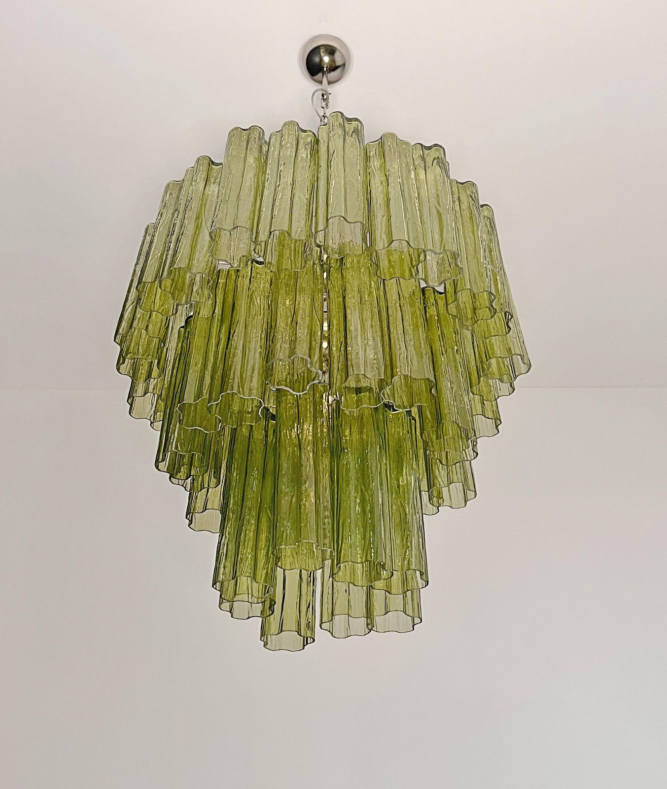 photo vintage Pair Italian Chandeliers In Murano Glass