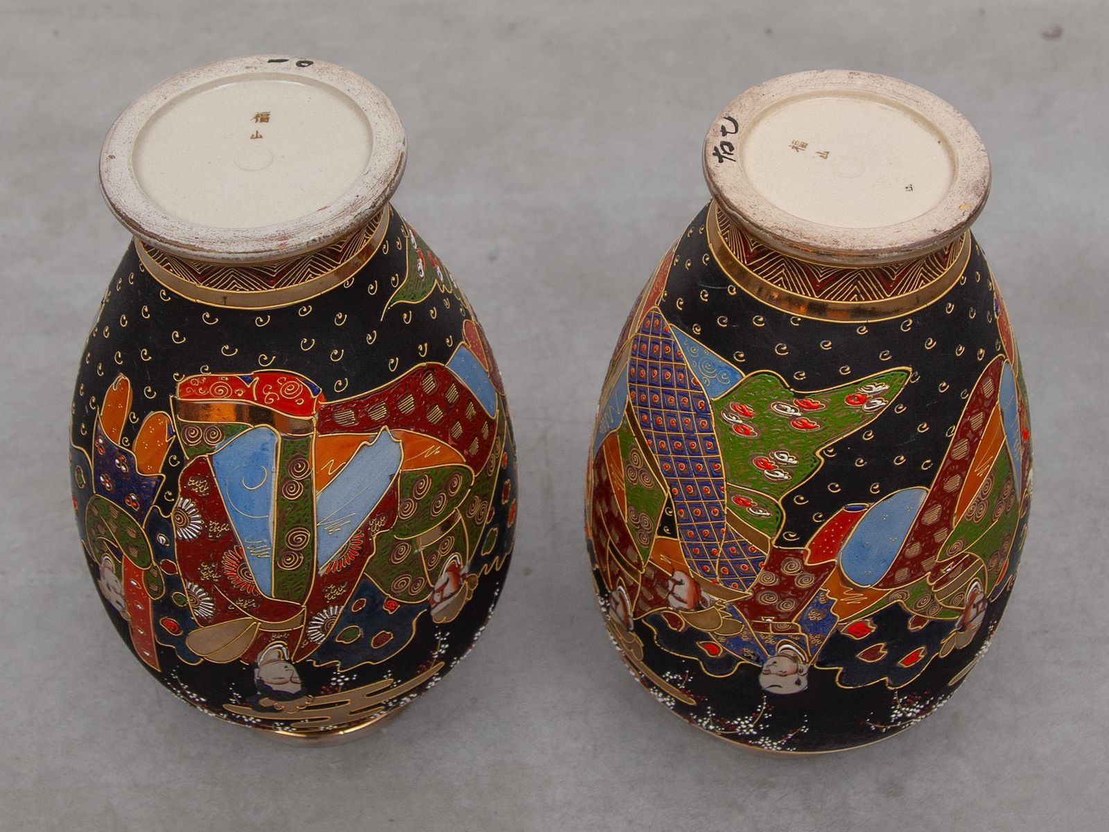 Set Of Two Satsuma Vases, Japan, 1920 photo vinterior