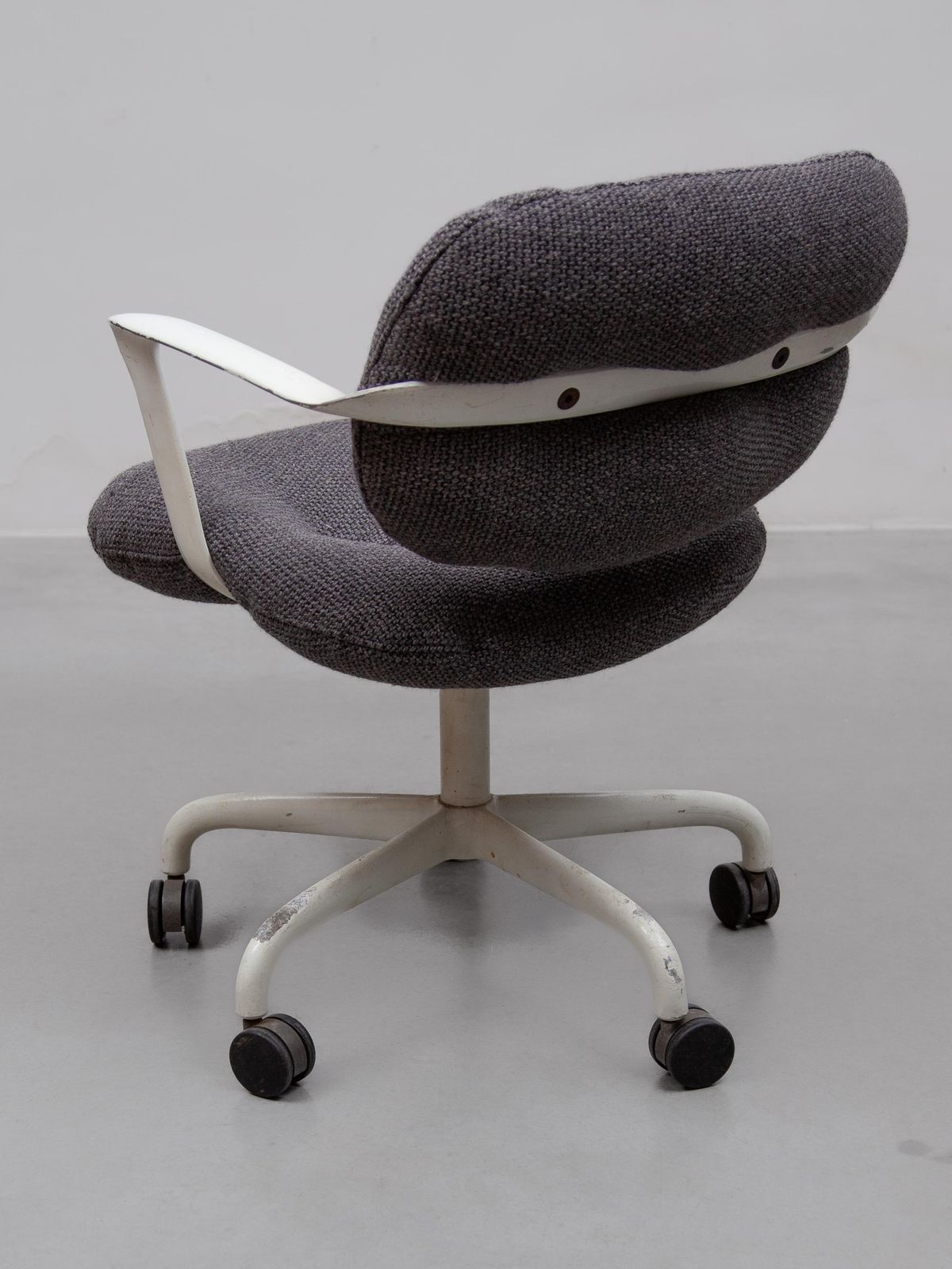 Knoll Desk Swivel Chair Designed By Hannah Bruce And Andrew Morrison On Wheels photo vinterior