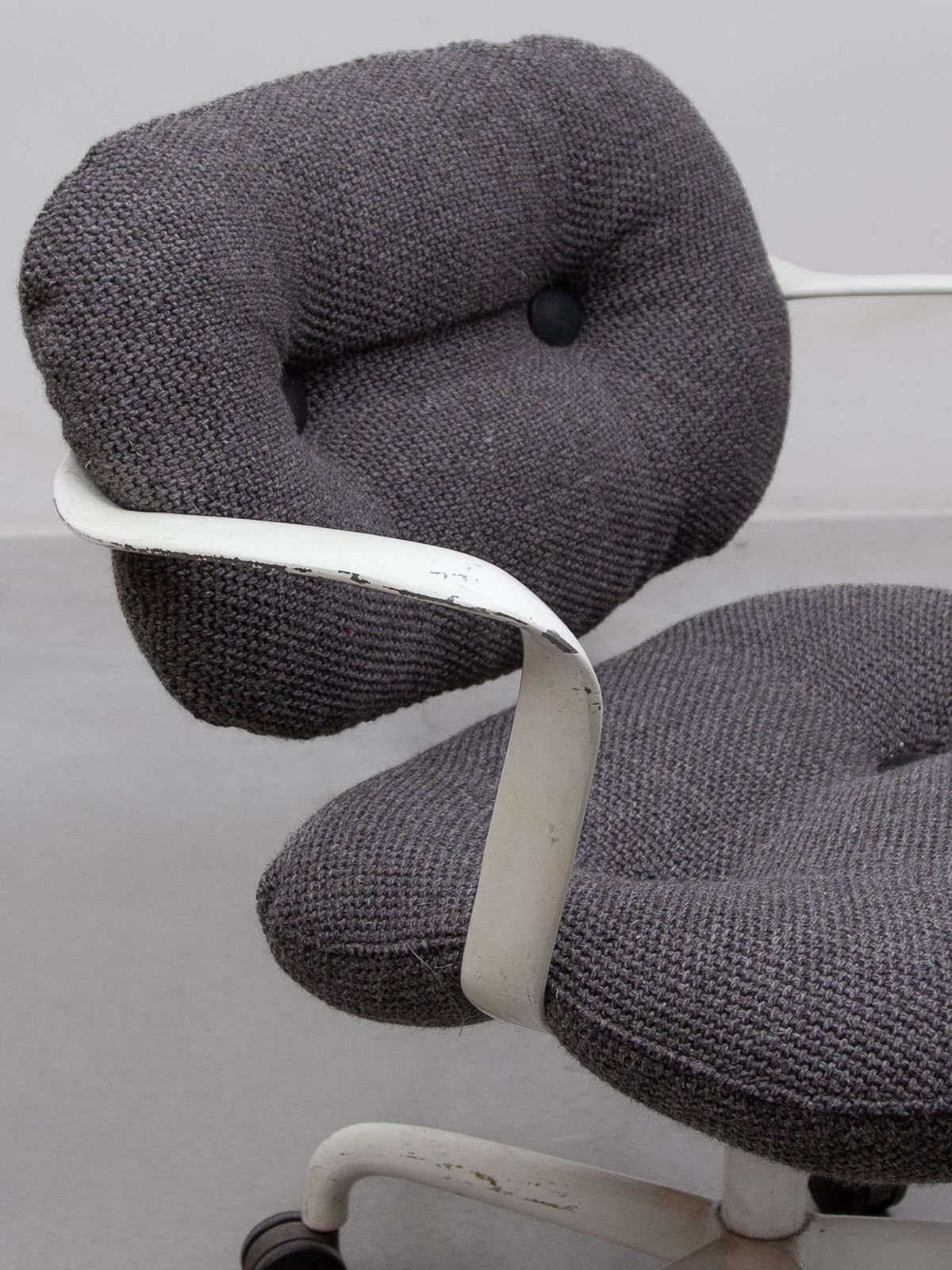1863.0 Knoll Desk Swivel Chair Designed By Hannah Bruce And Andrew Morrison On Wheels photo